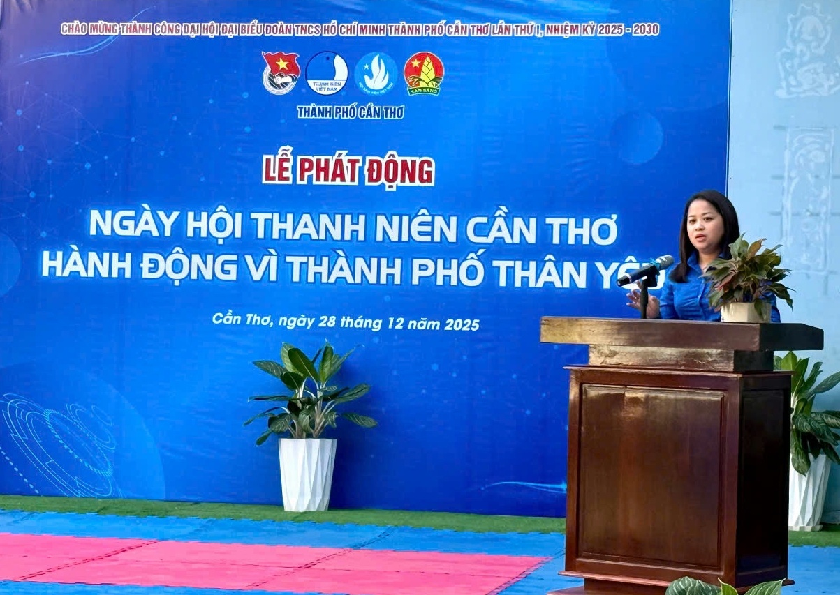 Đồng chí Lư Thị Ngọc Anh - Ủy viên BTV Trung ương Đoàn, Thành ủy viên, Phó Chủ tịch Ủy ban MTTQ Việt Nam TP Cần Thơ, Bí thư Thành đoàn Cần Thơ: “Việc bàn giao các không gian số hôm nay không chỉ mang ý nghĩa hỗ trợ cơ sở vật chất, mà còn là sự đầu tư lâu dài cho tương lai, giúp các em học sinh tự tin bước vào kỷ nguyên số