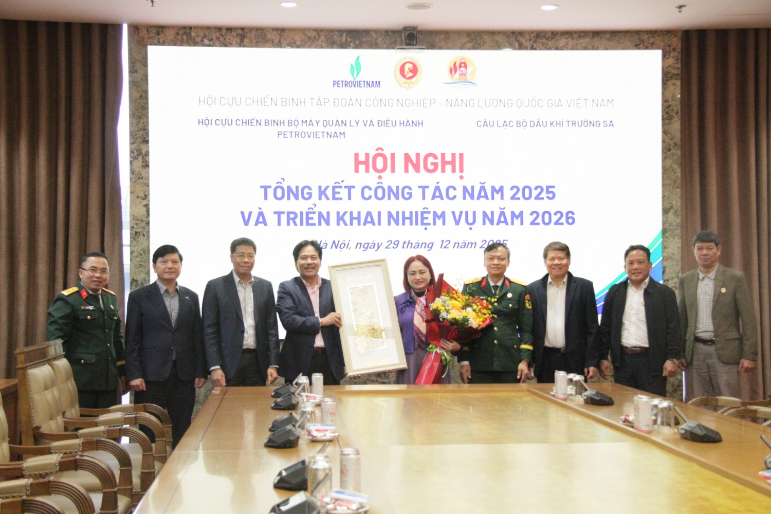 Hội nghị tri ân đồng chí Nghiêm Thùy Lan - nguyên Chủ tịch Công đoàn Petrovietnam, người đã có nhiều năm quan tâm, đồng hành và hỗ trợ hiệu quả các hoạt động của Hội CCB và CLB Dầu khí Trường Sa