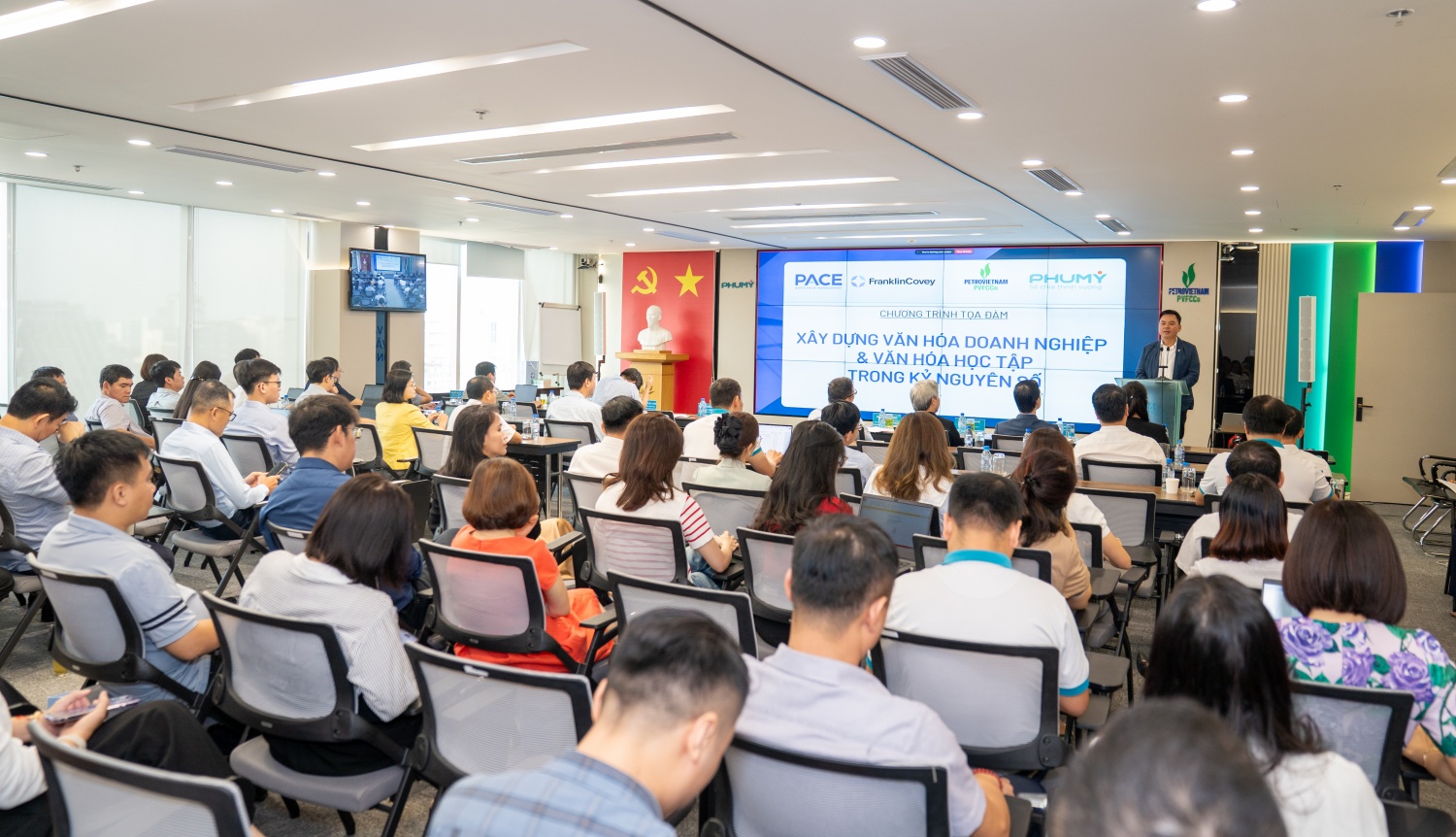Văn hóa doanh nghiệp được xác định là nền tảng quan trọng để PVFCCo - Phú Mỹ nâng cao năng lực đội ngũ, bảo đảm sự phát triển bền vững.