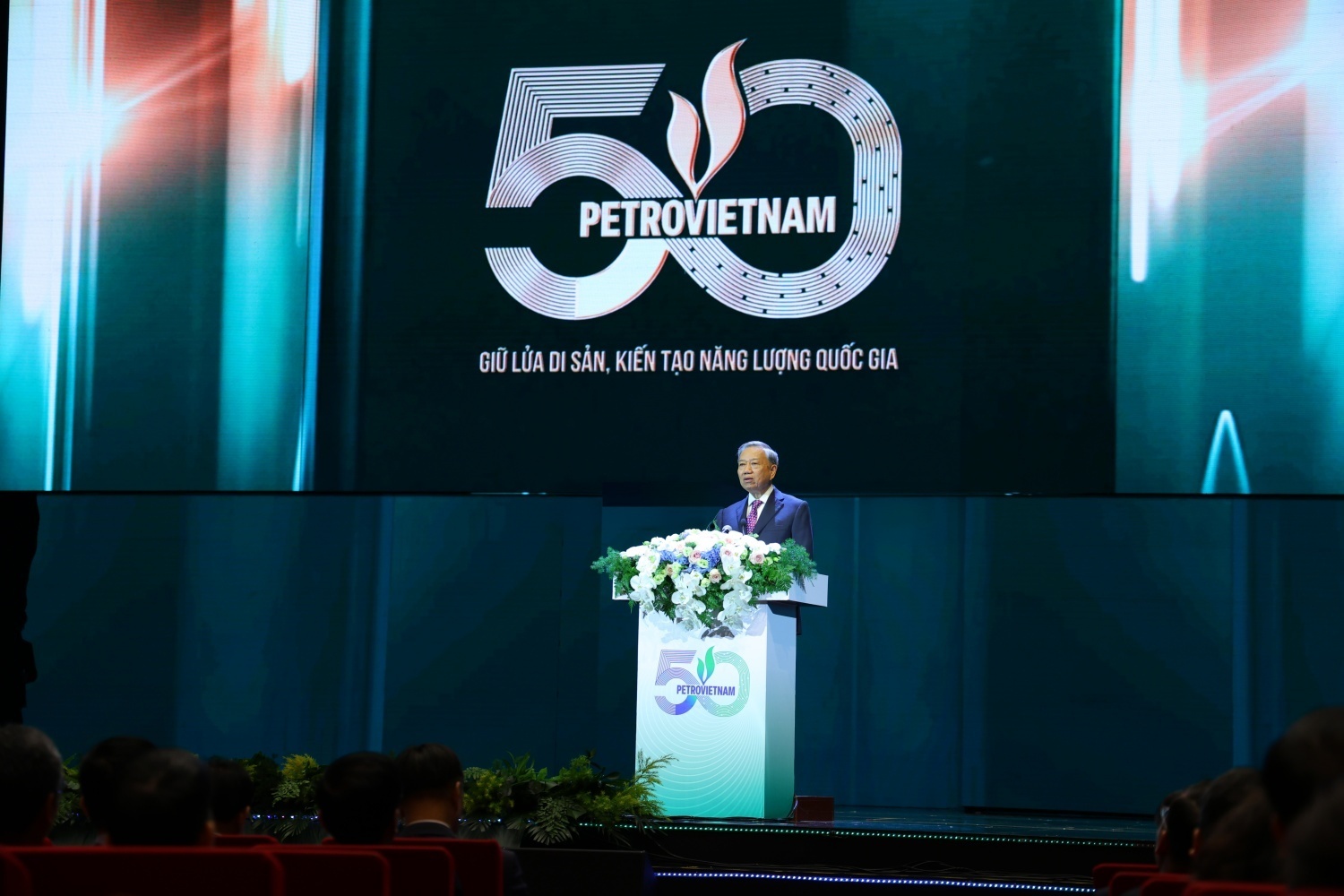 Phát biểu chỉ đạo tại Lễ kỷ niệm 50 năm thành lập Petrovietnam, Tổng Bí thư Tô Lâm nhấn mạnh, Petrovietnam đã góp phần giữ vững “mạch sống” của nền kinh tế và xã hội, bảo vệ an ninh kinh tế - năng lượng trước những biến động phức tạp của thế giới.