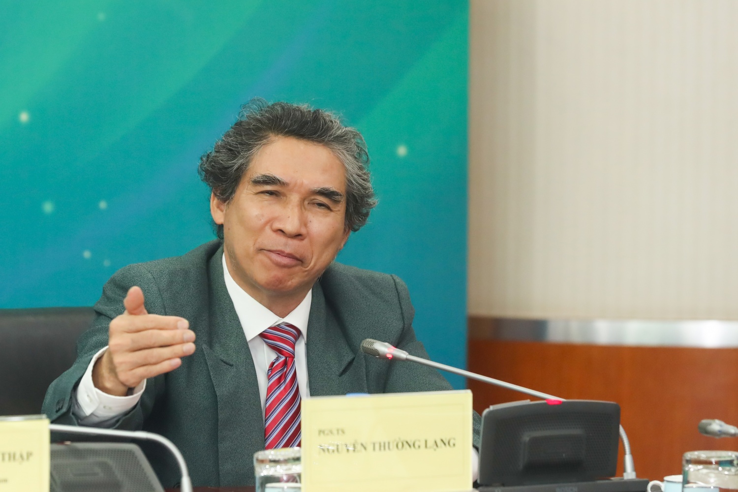 PGS.TS Nguyễn Thường Lạng, giảng viên cao cấp tại Viện Thương mại và Kinh tế Quốc tế, Trường Đại học Kinh tế Quốc dân: Petrovietnam vừa vận hành theo logic thị trường, vừa thực hiện những mục tiêu như đảm bảo an ninh năng lượng, ổn định vĩ mô dài hạn.