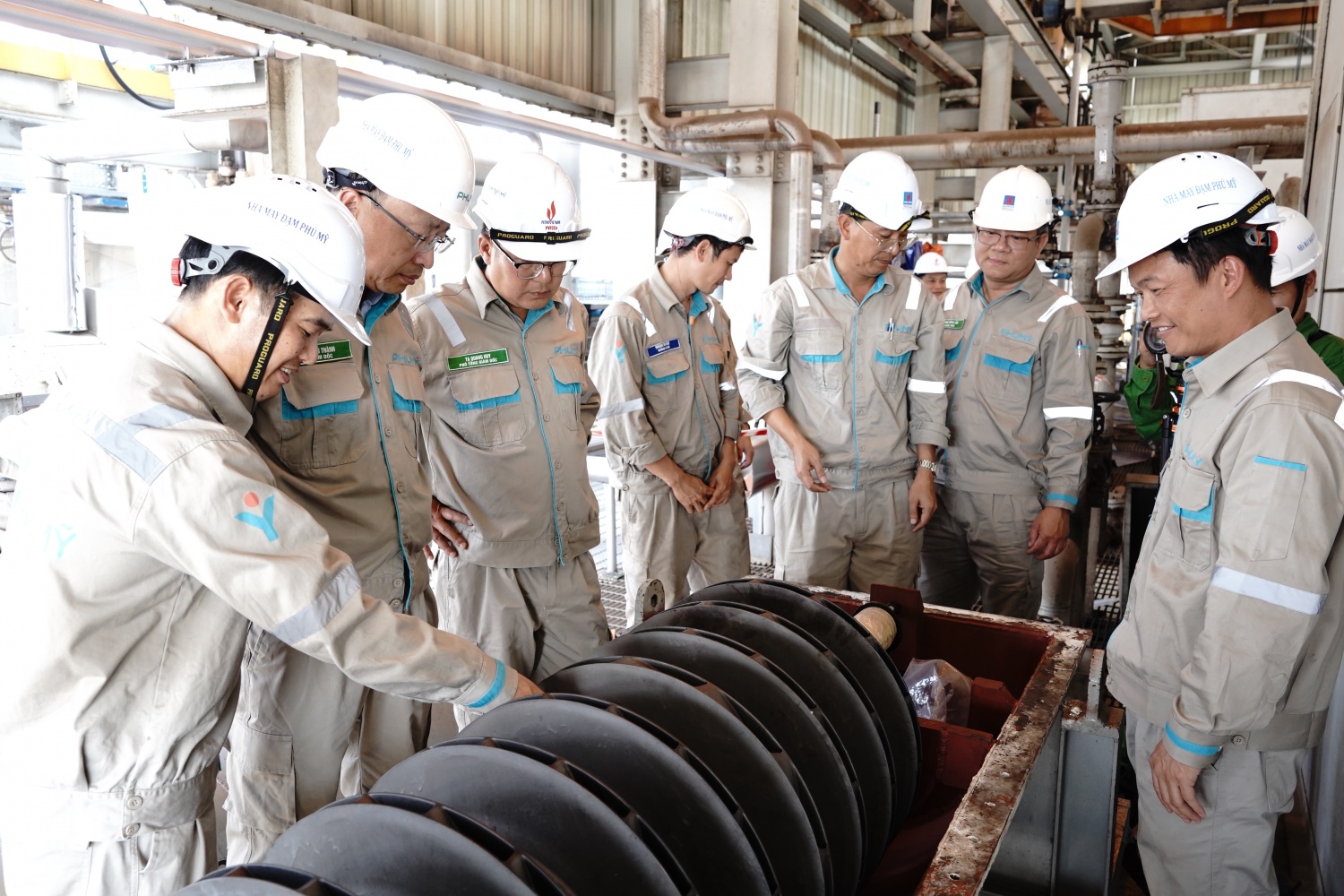 Các hạng mục bảo dưỡng – sửa chữa quan trọng đang được triển khai bám sát đạt và vượt tiến độ, các điều kiện về an toàn – an ninh – môi trường được kiểm soát chặt chẽ.