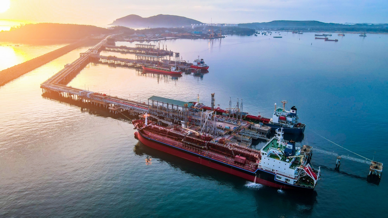 Petrovietnam xác định khoa học công nghệ, đổi mới sáng tạo và chuyển đổi số là khâu đột phá trong năm 2026, gắn với xây dựng hệ sinh thái dữ liệu, quản trị trên nền tảng số, nâng cao hiệu quả và năng suất lao động.