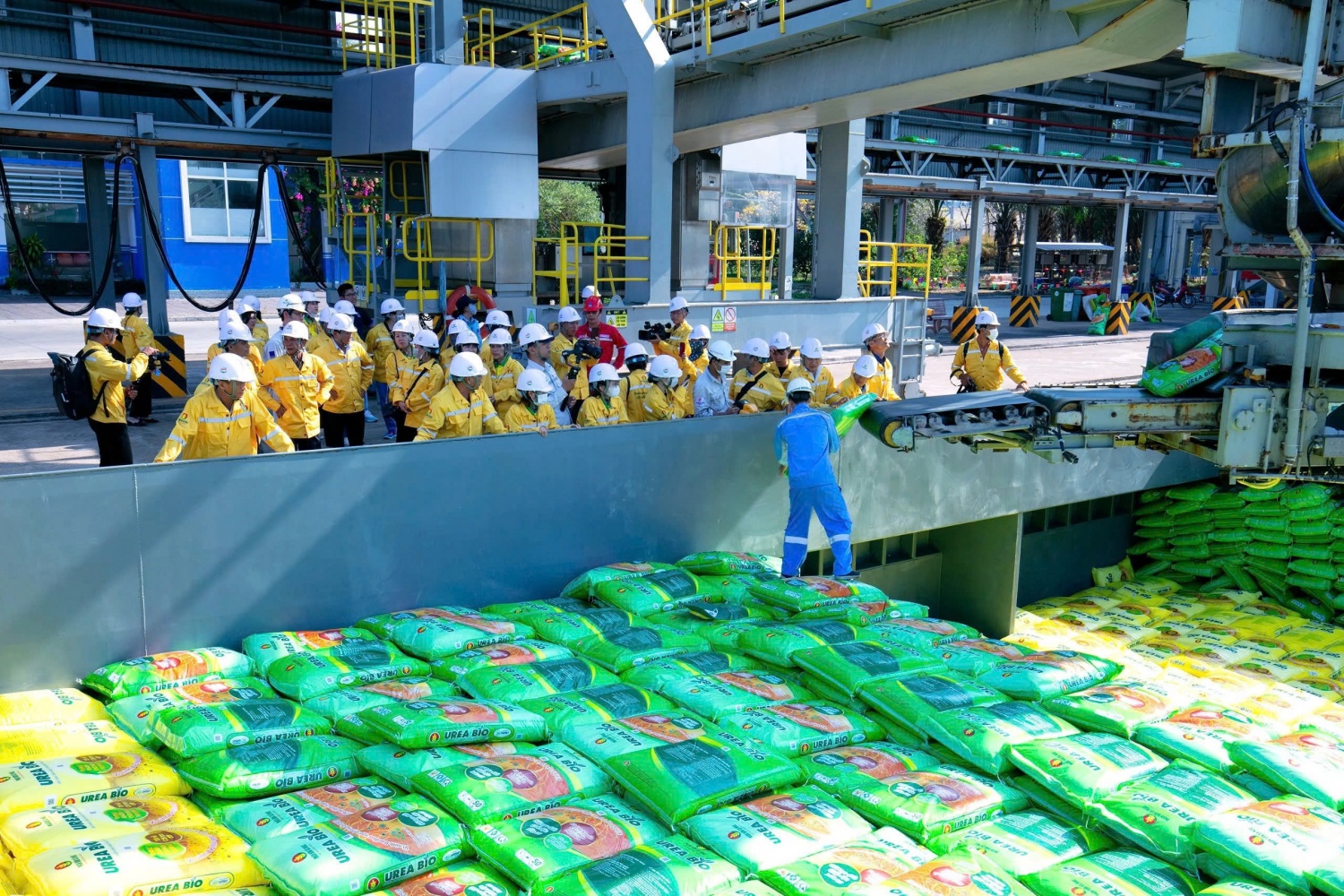 Nhà máy Đạm Cà Mau đạt mốc sản lượng urea cao kỷ lục trong lịch sử vận hành.