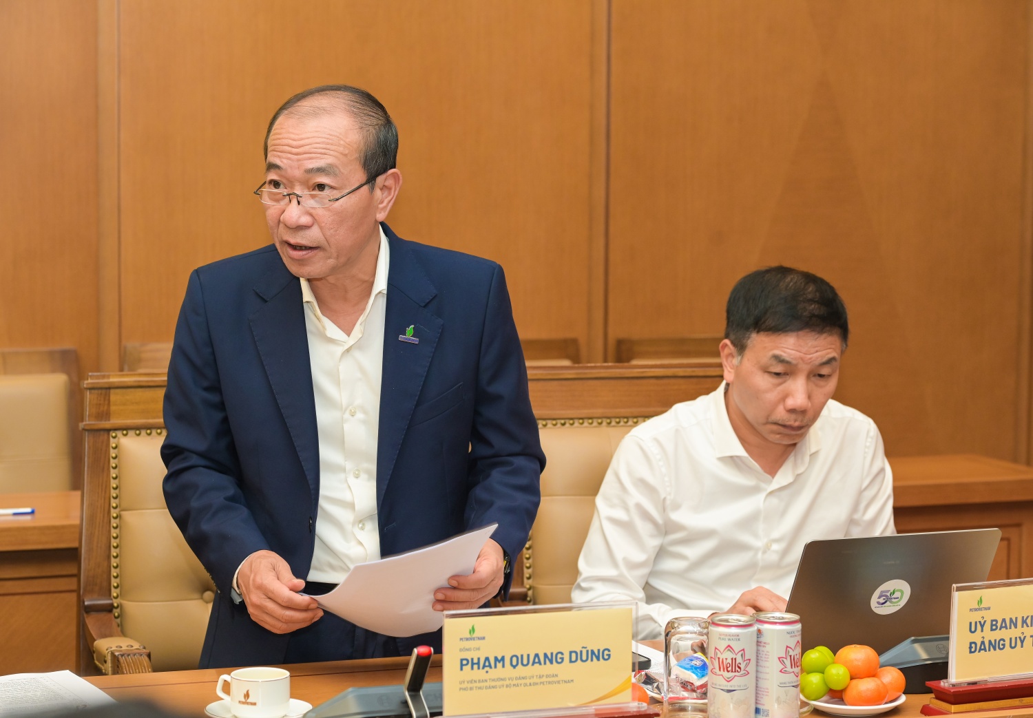 Đồng chí Phạm Quang Dũng - Ủy viên BTV Đảng ủy Tập đoàn, Phó Bí thư Đảng ủy BMQL&ĐH trình bày báo cáo tổng kết hoạt động năm 2025 và định hướng nhiệm vụ trong năm 2026.