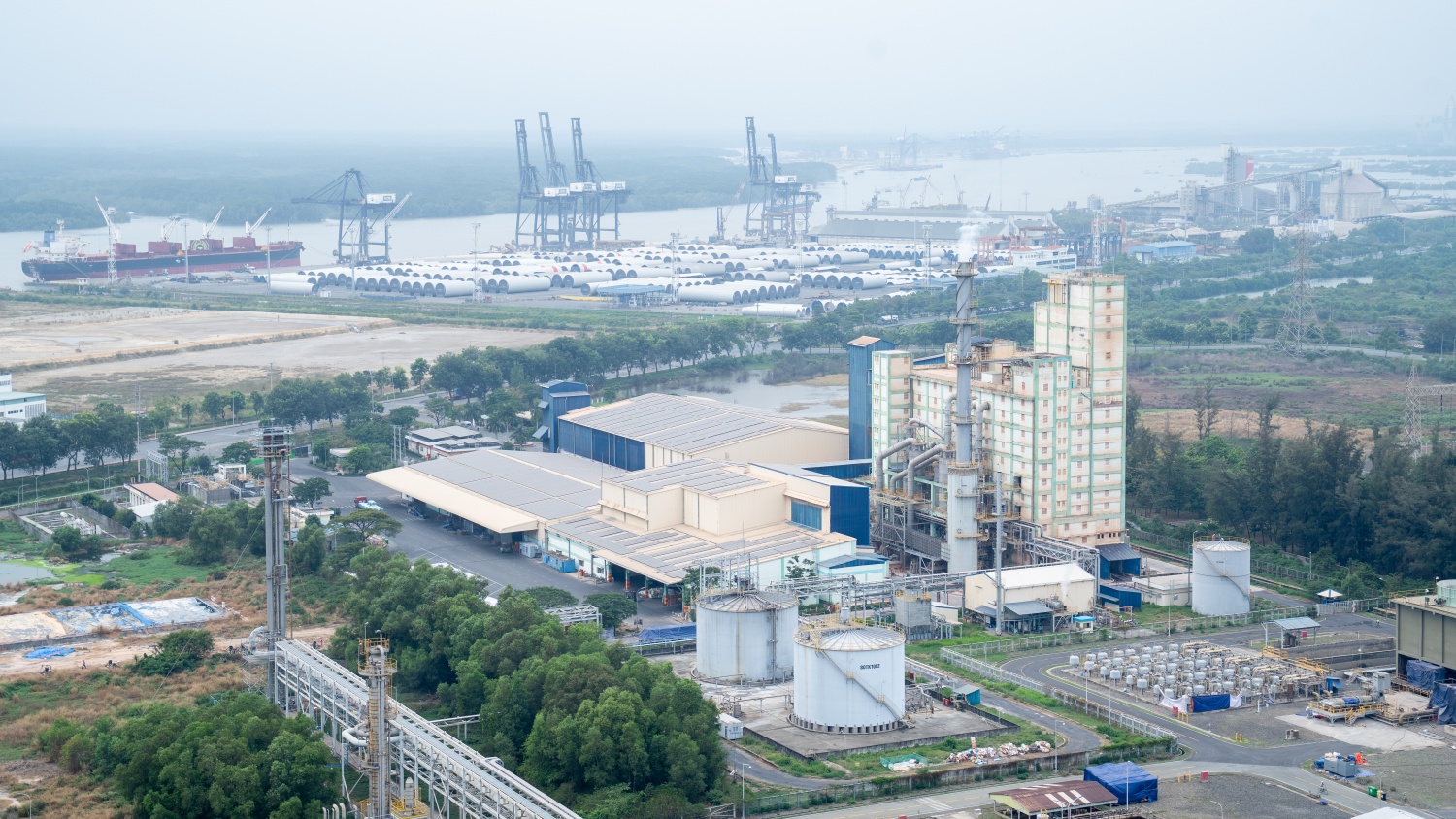 Với tính chất độc lập, Nhà máy NPK Phú Mỹ, khu vực xuất hàng... vẫn hoạt động ổn định. Công tác chuẩn bị, điều độ nguồn hàng đã có phương án chi tiết, đảm bảo hoạt động kinh doanh của PVFCCo - Phú Mỹ diễn ra bình thường trong suốt thời gian bảo dưỡng.
