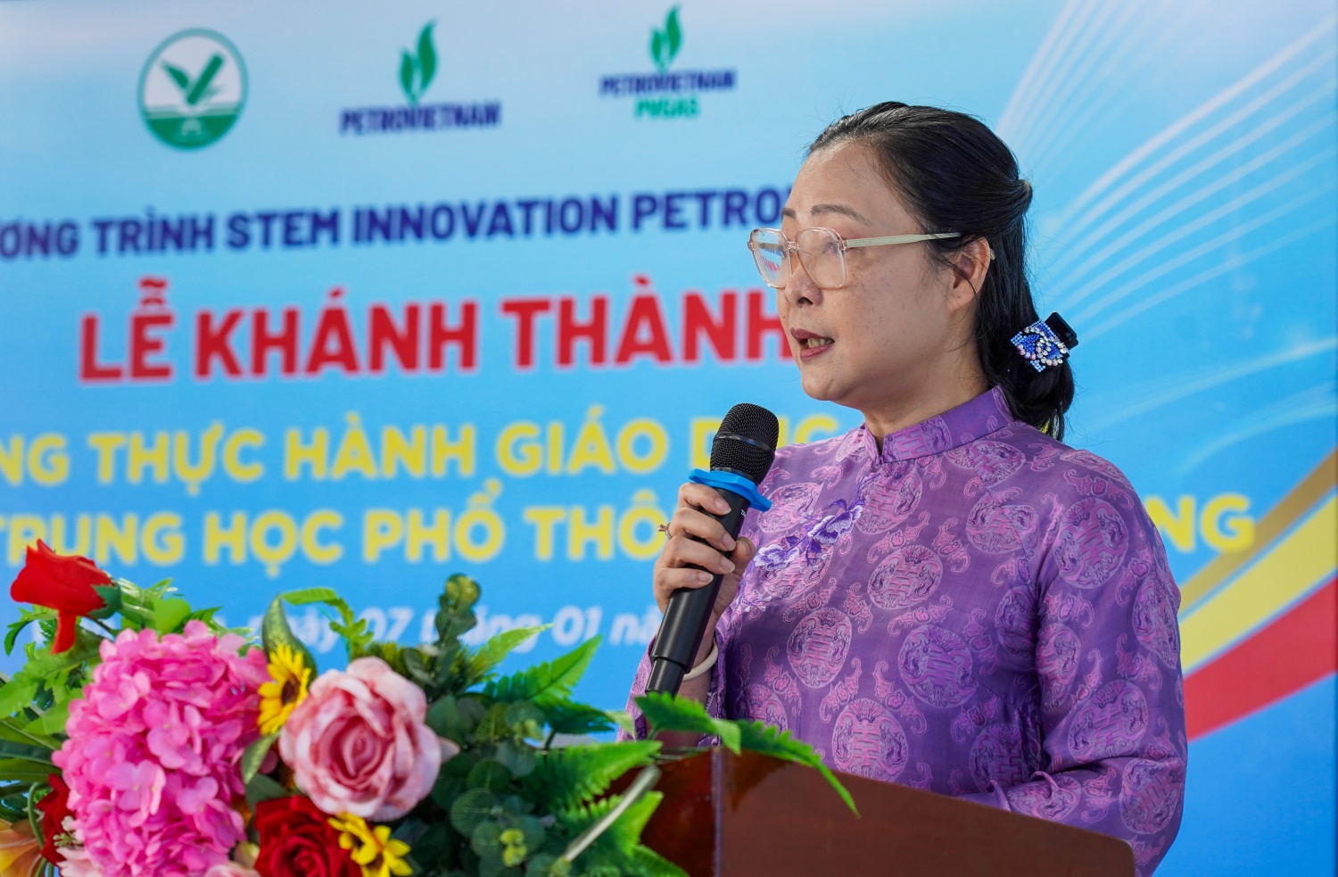 Bà Nguyễn Thị Quyên Thanh - Phó Chủ tịch UBND tỉnh Vĩnh Long cho biết, sự hỗ trợ xây dựng phòng STEM của Petrovietnam không chỉ mang ý nghĩa về cơ sở vật chất mà còn thể hiện tinh thần đồng hành của doanh nghiệp với địa phương trong phát triển nguồn nhân lực chất lượng cao.