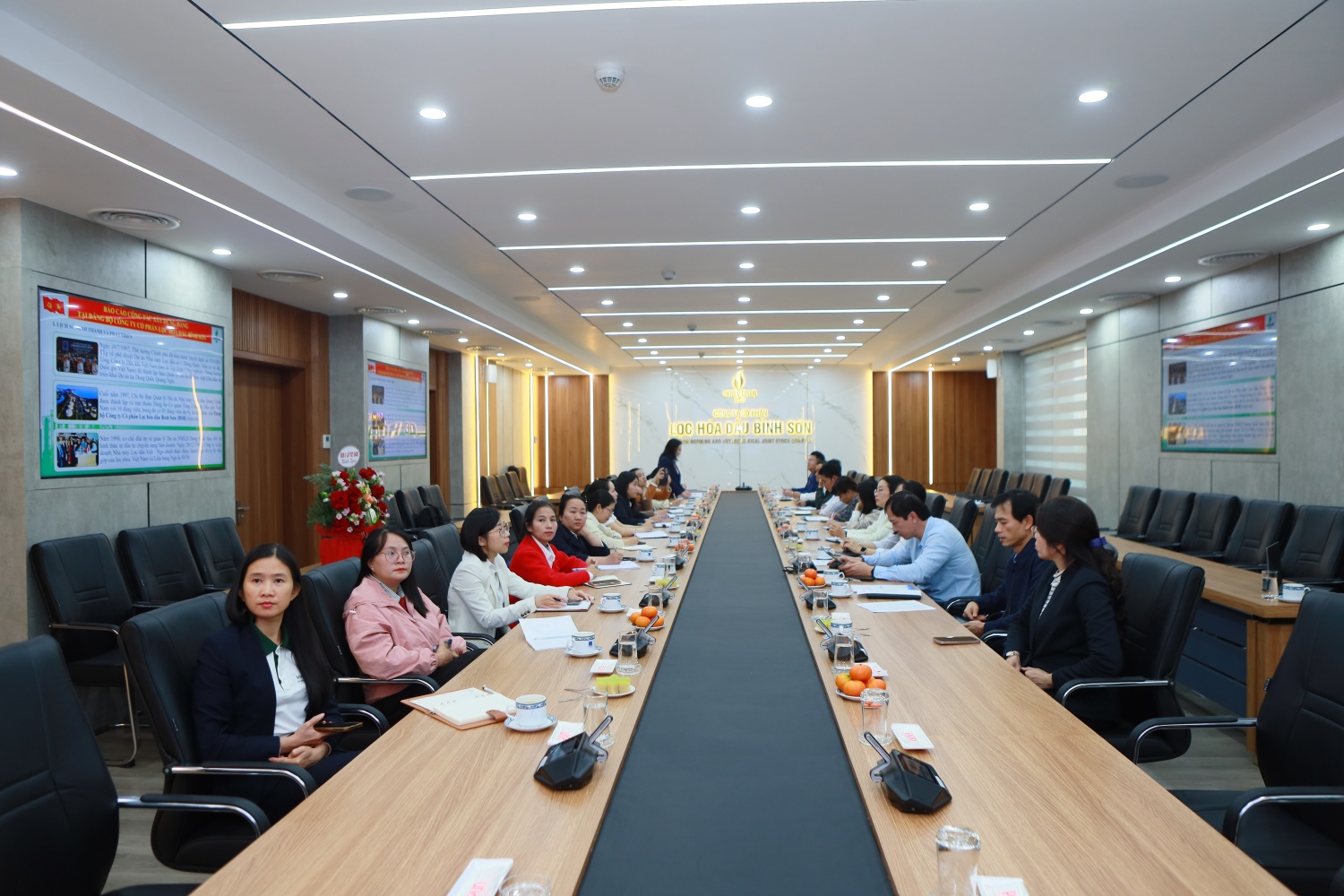 Toàn cảnh buổi giao lưu, chia sẻ giữa Đảng bộ BSR với Lớp Lý luận Chính trị, Trường Chính trị tỉnh Quảng Ngãi.