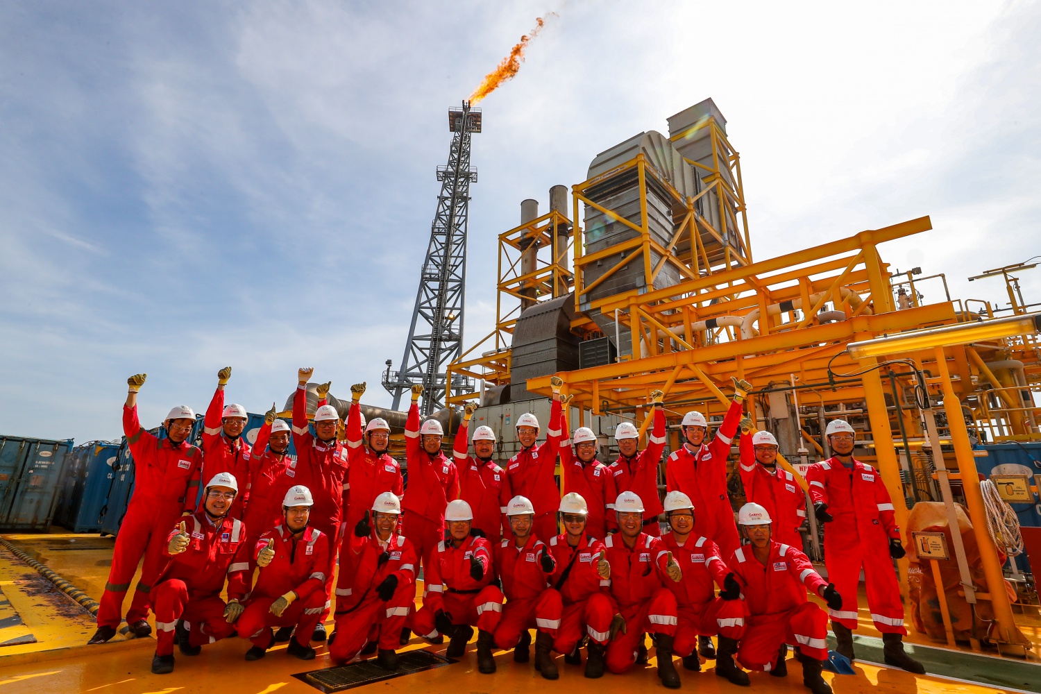 Petrovietnam và 15 đơn vị (gồm 8 doanh nghiệp cấp II và 7 doanh nghiệp cấp III) vinh dự được xét công nhận “Doanh nghiệp đạt chuẩn văn hóa kinh doanh Việt Nam”, chiếm 22% trên tổng số 54 doanh nghiệp được công nhận trên cả nước.