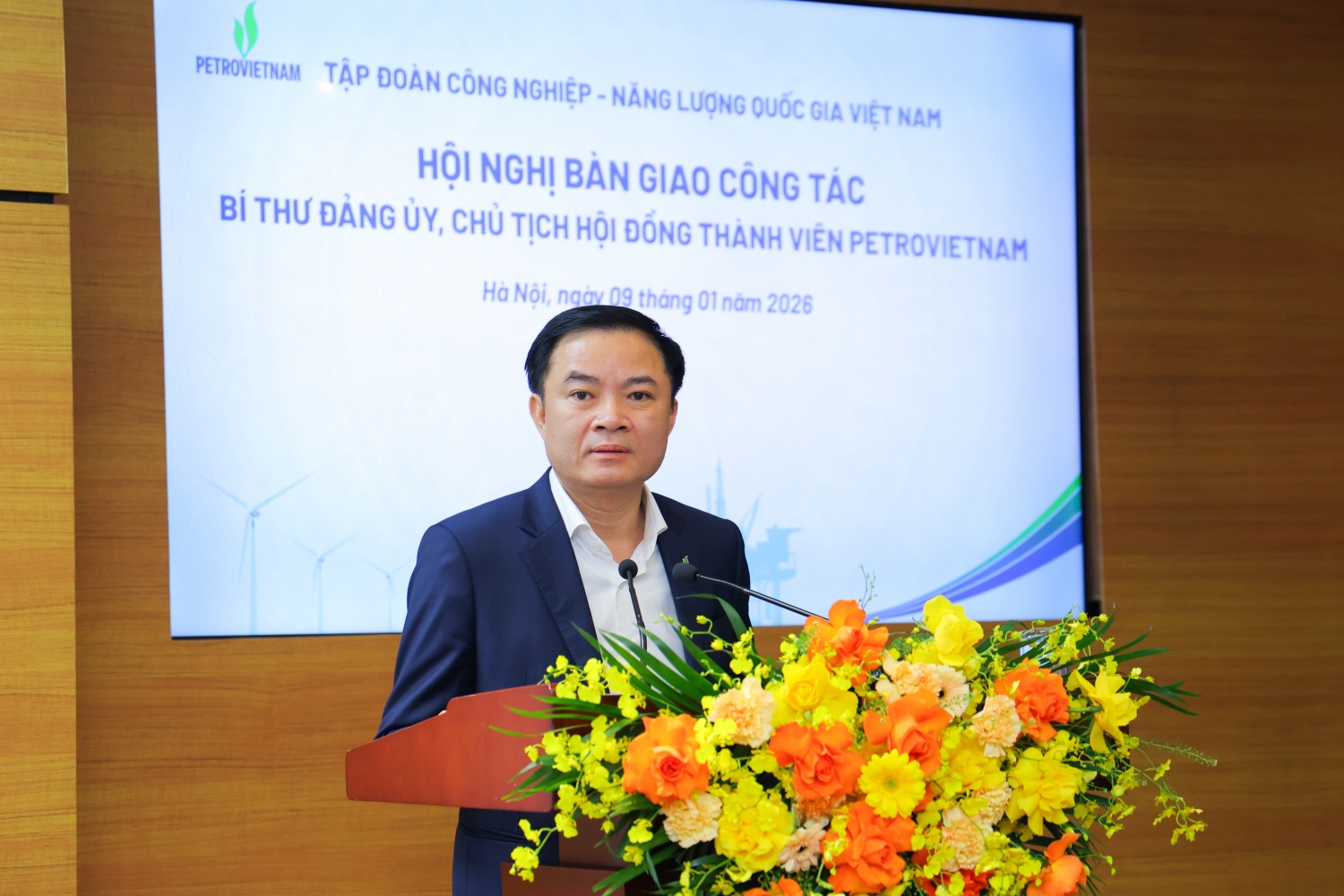 Đồng chí Lê Ngọc Sơn khẳng định sẽ cùng Ban Thường vụ Đảng ủy, HĐTV, Ban Tổng Giám đốc và toàn thể cán bộ, người lao động Petrovietnam tiếp tục kế thừa, phát huy nền tảng đã được xây dựng, phấn đấu hiện thực mục tiêu Fortune Global 500.