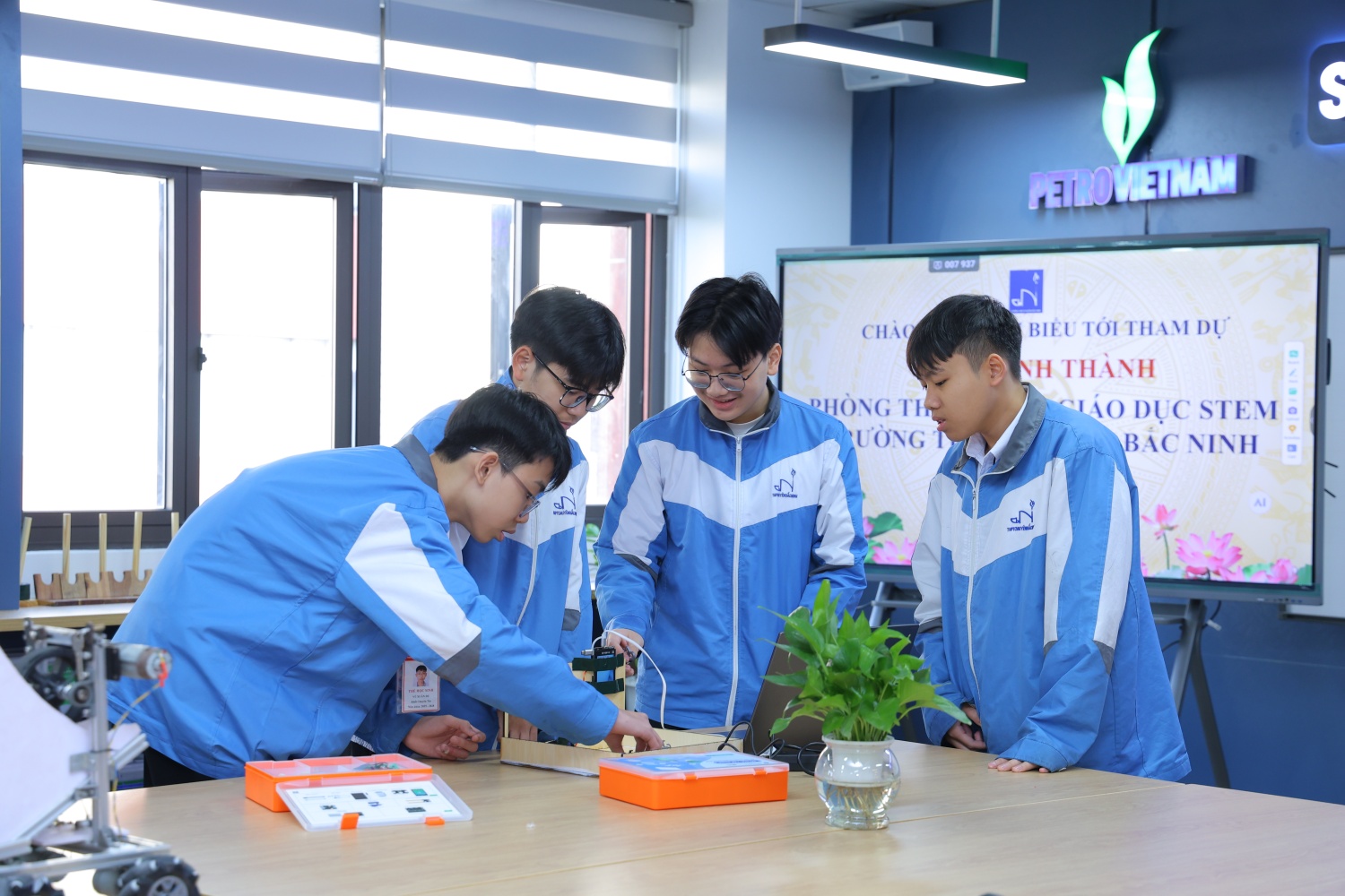 Em Nguyễn Tuấn Phong, lớp 12 Toán 2 Trường THPT chuyên Bắc Ninh chia sẻ: 