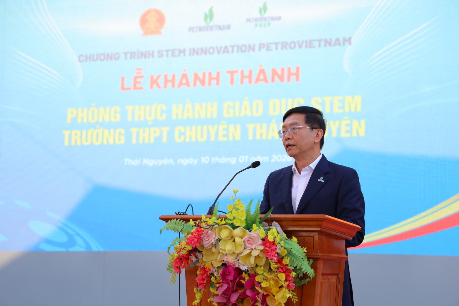 Đồng chí Trần Quang Dũng, Phó Bí thư phụ trách Đảng bộ Petrovietnam mong muốn các phòng STEM đi vào hoạt động sẽ không chỉ là không gian học tập, thực hành của học sinh hai trường mà còn trở thành nơi chia sẻ, tập huấn chuyên môn, lan tỏa và nhân rộng không gian học tập khoa học – công nghệ hiện đại cho các trường khác trên địa bàn tỉnh Bắc Ninh và Thái Nguyên