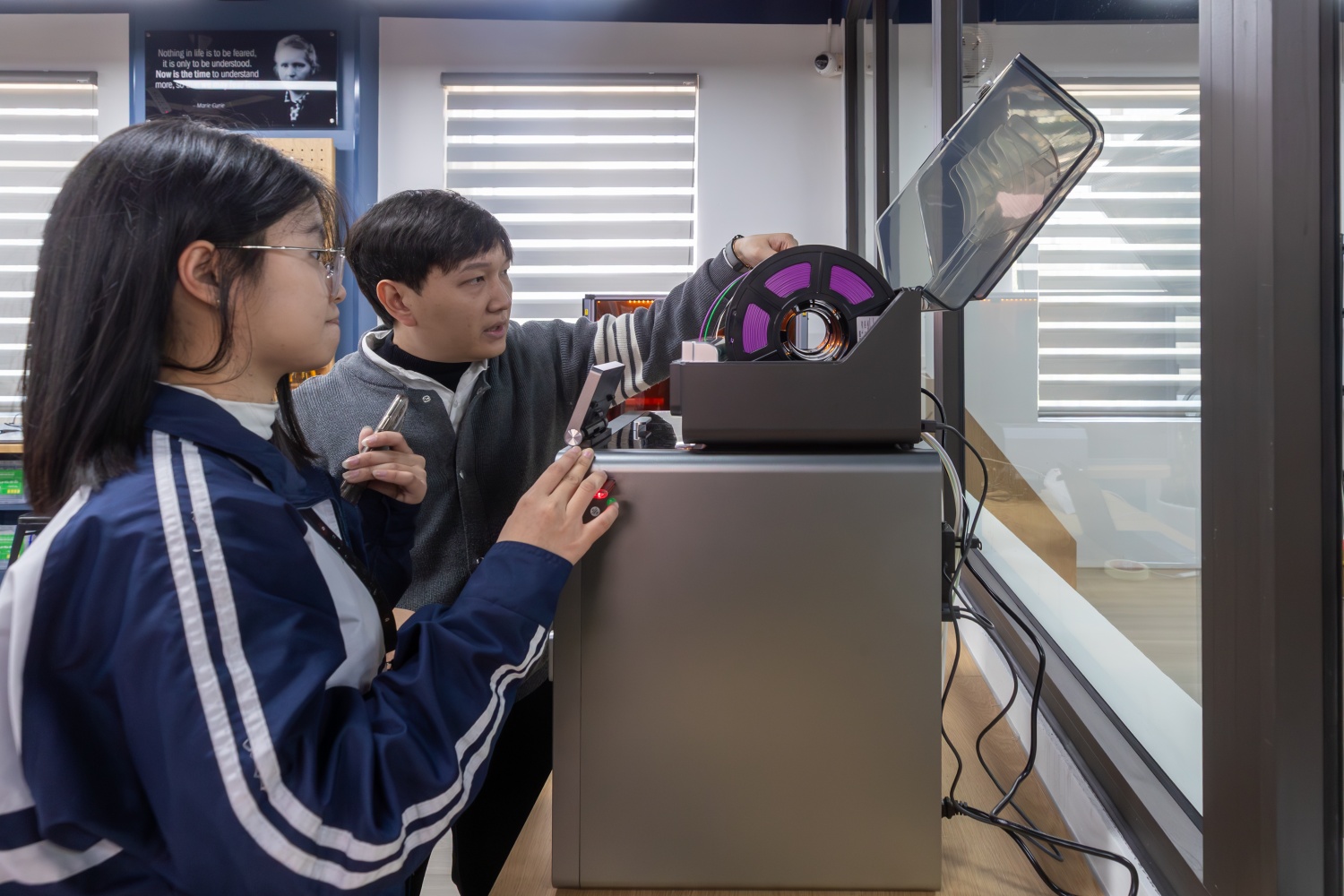 Với phòng STEM hiện đại, các em học sinh có cơ hội thỏa sức sáng tạo, tiếp cận các công nghệ hiện đại, rút ngắn khoảng cách từ lý thuyết đến thực hành.