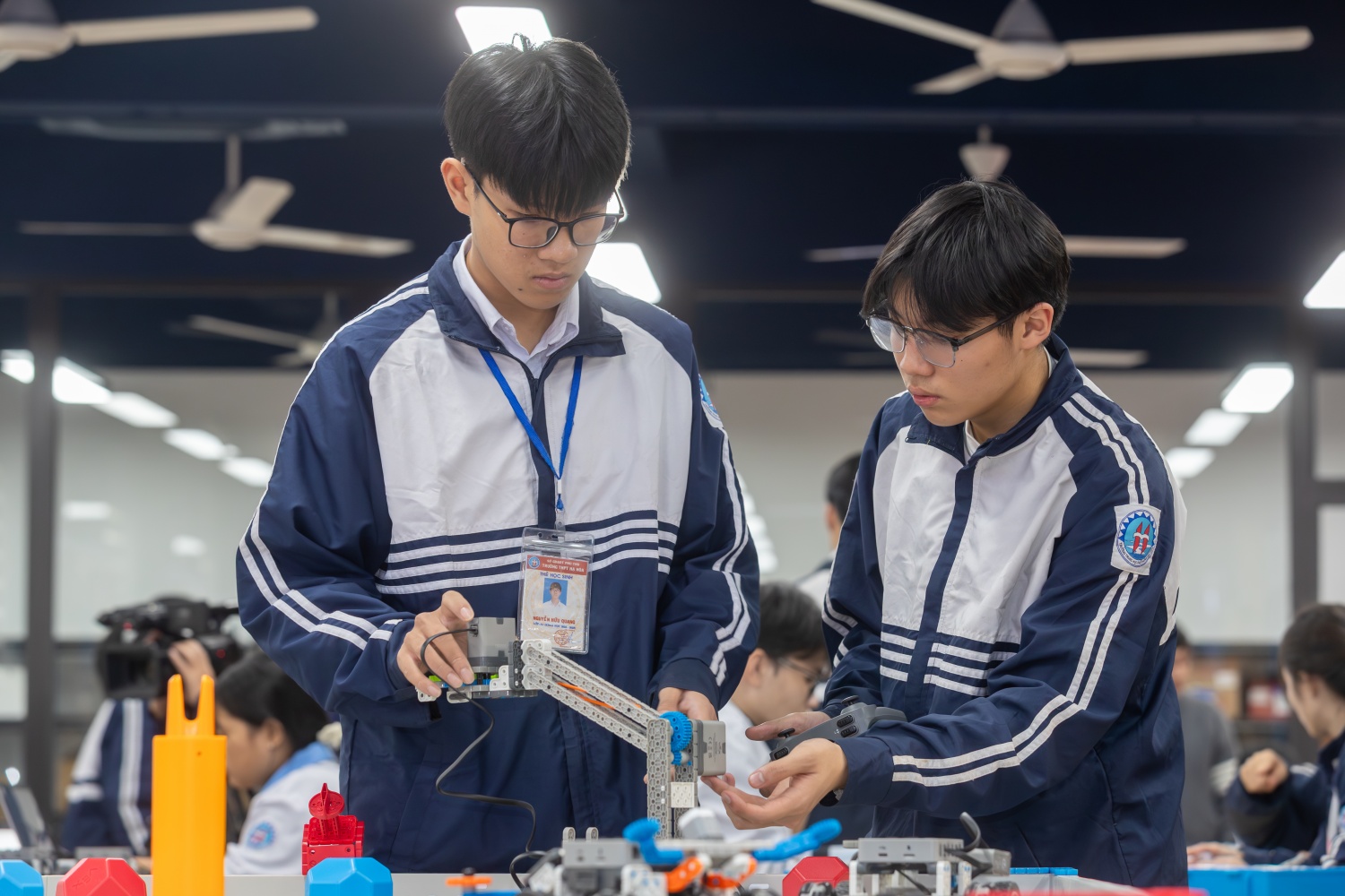 Việc triển khai chương trình diễn ra ngay sau khi Bộ Chính trị ban hành Nghị quyết số 71-NQ/TW về đột phá phát triển giáo dục và đào tạo. Đây cũng là một bước đi chủ động của Petrovietnam trong việc cụ thể hóa định hướng coi giáo dục là quốc sách hàng đầu, quyết định tương lai dân tộc mà lãnh đạo Đảng, Nhà nước đã nhiều lần khẳng định.