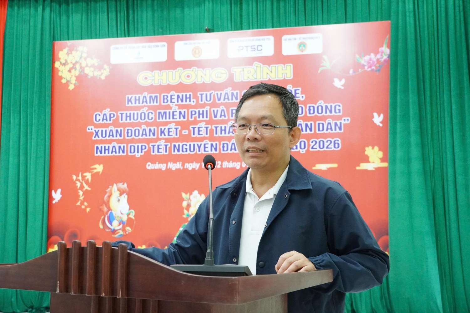 Ông Cao Tuấn Sĩ - Giám đốc NMLD Dung Quất bày tỏ mong muốn người dân Vạn Tường sẽ tiếp tục chia sẻ, ủng hộ BSR trong quá trình triển khai dự án NCMR NMLD Dung Quất.