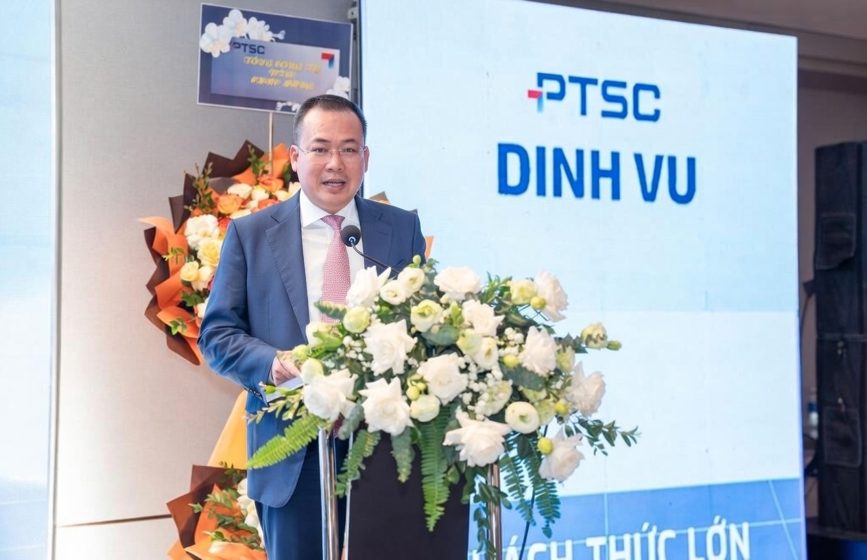Ông Trần Hoài Nam - Phó Tổng Giám đốc Tổng công ty PTSC ghi nhận và biểu dương những nỗ lực của tập thể cán bộ, người lao động PTSC Đình Vũ.