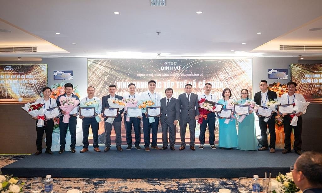 Hội nghị tổng kết năm 2025 tôn vinh những nhân tố lan tỏa tinh thần thi đua tại PTSC Đình Vũ.