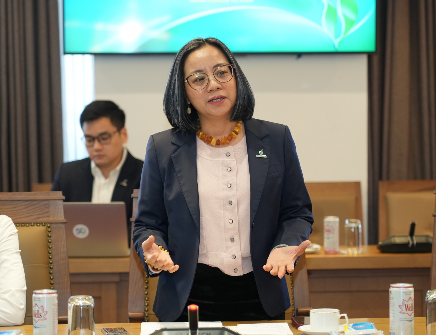 Phó Trưởng Ban Quản trị Nguồn nhân lực Petrovietnam Lê Thị Lam Trà phát biểu chào mừng đoàn công tác trường Warton đến thăm và làm việc với Petrovietnam.