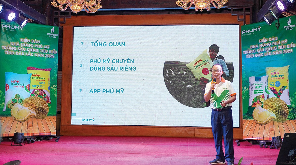 Trong suốt những năm tháng làm nghề, anh Nguyễn Lê Đức Trọng luôn sẵn sàng sẻ chia kiến thức, kinh nghiệm với bà con