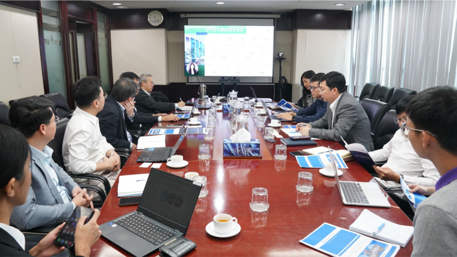 Lãnh đạo VPI và OC Global trao đổi về các định hướng hợp tác nghiên cứu.