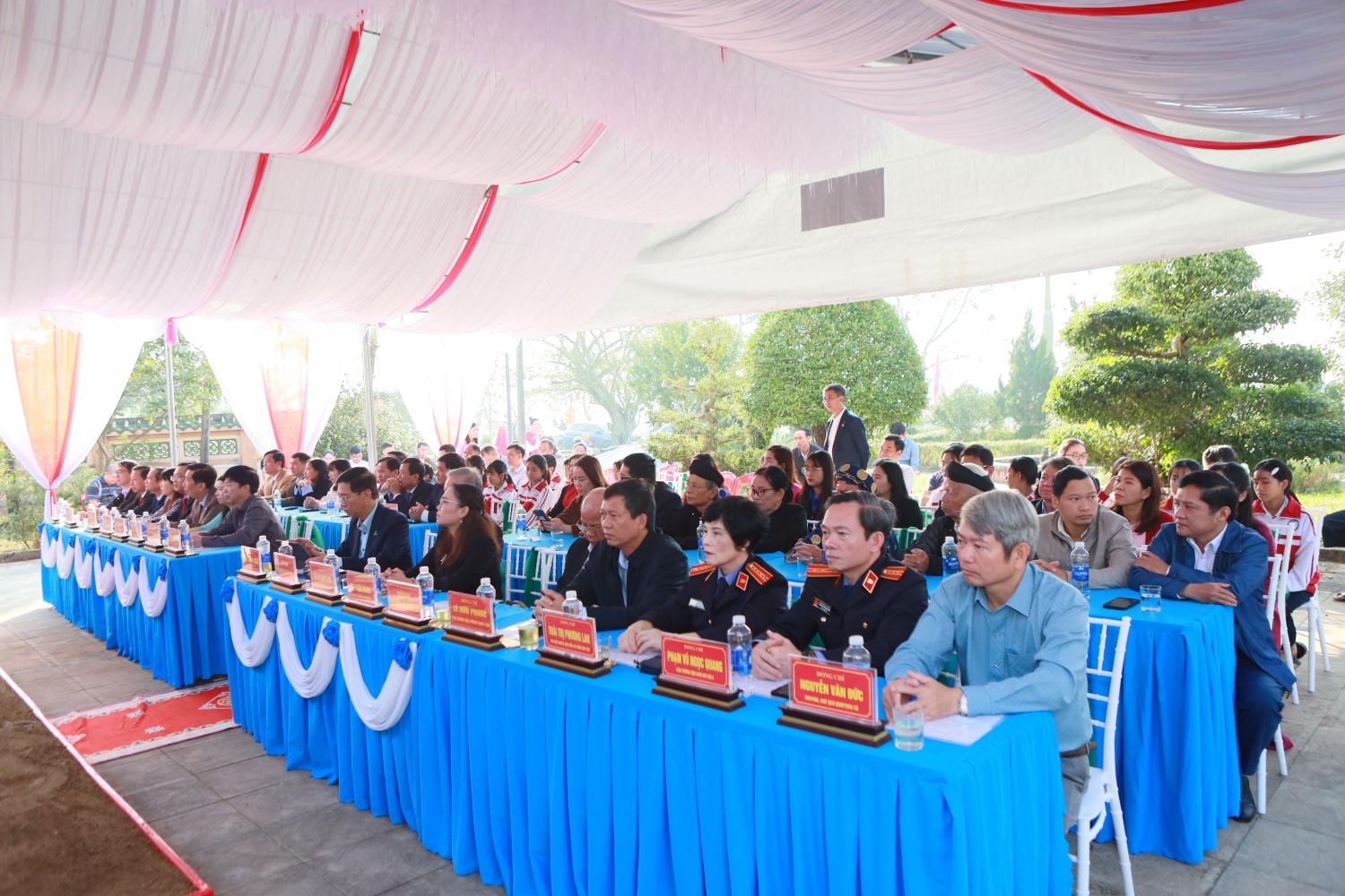 Các đại biểu tham dự Lễ tri ân, khởi công công trình nâng cấp, cải tạo Nhà lưu niệm đồng chí Trần Hữu Dực tại quê nhà - xã Triệu Bình, tỉnh Quảng Trị.