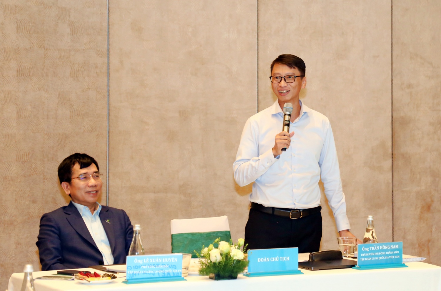 Đồng chí Trần Hồng Nam biểu dương những kết quả ấn tượng của khối trong năm 2025