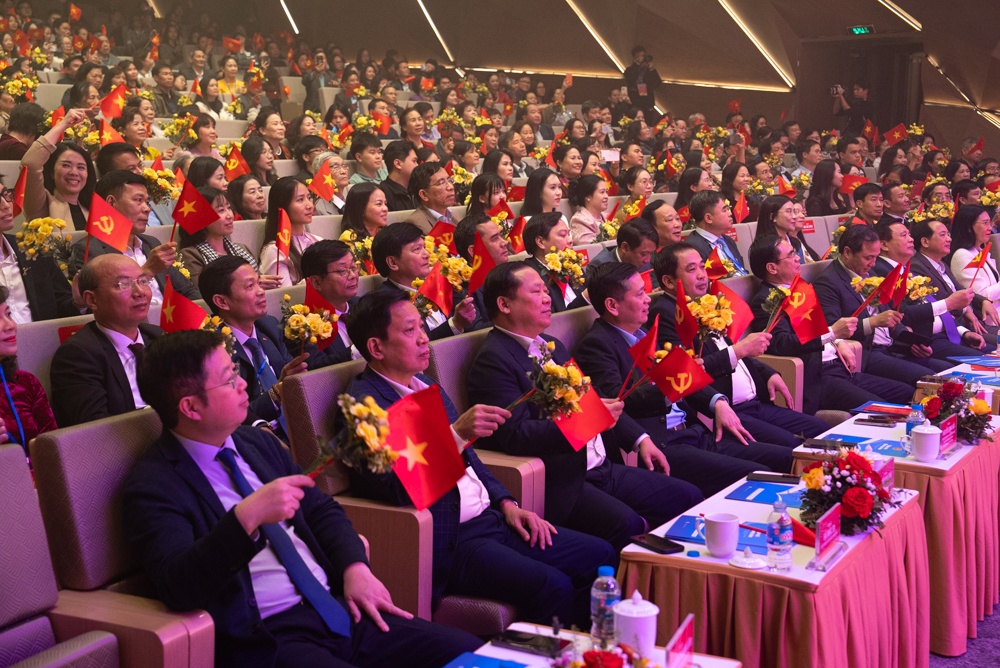 Đông đảo khán giả tham dự chương trình.