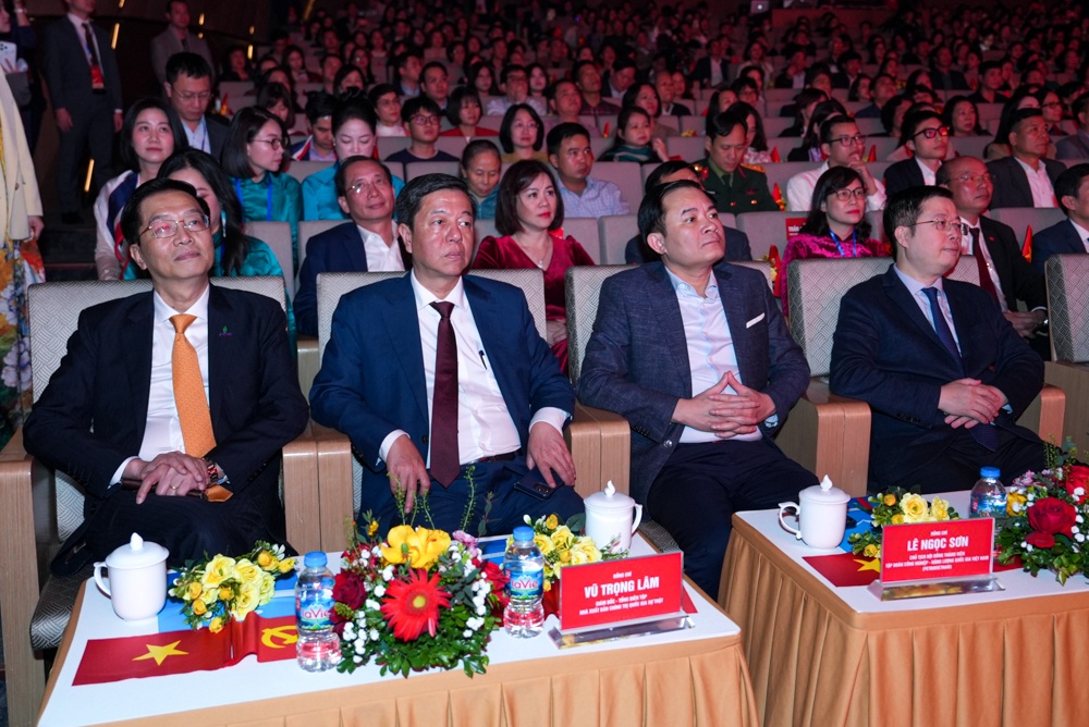 Các đại biểu tham dự chương trình
