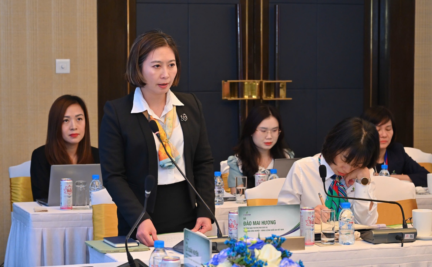 Bà Đào Mai Hương, Trưởng ban Thương mại Dịch vụ Tập đoàn phát biểu tại hội nghị.