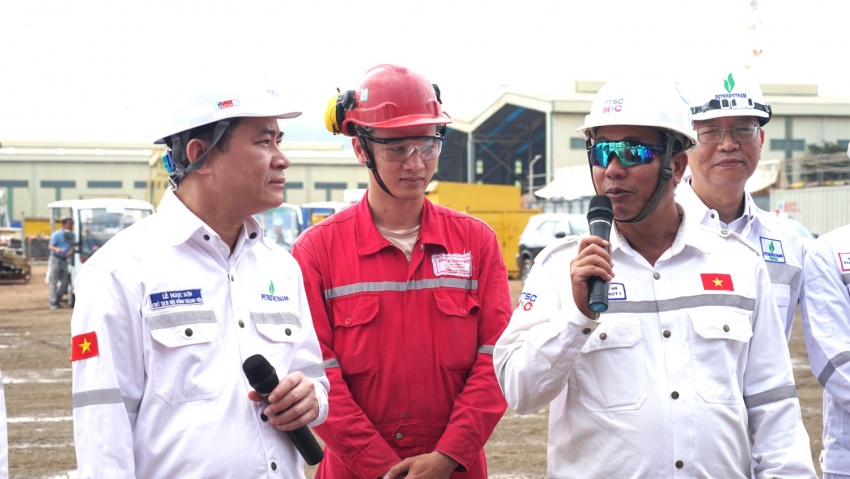 Đại diện người lao động bày tỏ lòng cảm kích trước sự quan tâm của ban lãnh đạo Tập đoàn; khẳng định việc tham gia dự án trọng điểm quốc gia là niềm vinh dự lớn, đồng thời là trách nhiệm nghề nghiệp.