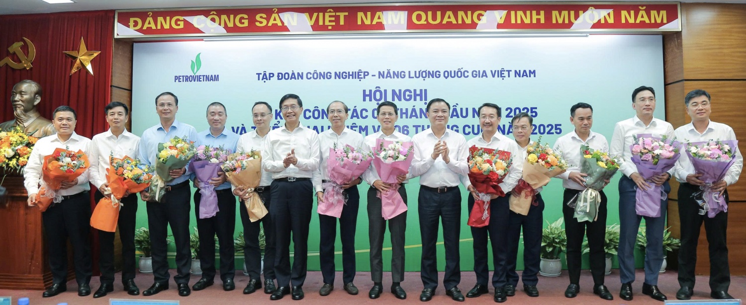 Petrovietnam vinh danh các tập thể có thành tích xuất sắc trong hoạt động sản xuất kinh doanh 6 tháng đầu năm 2025