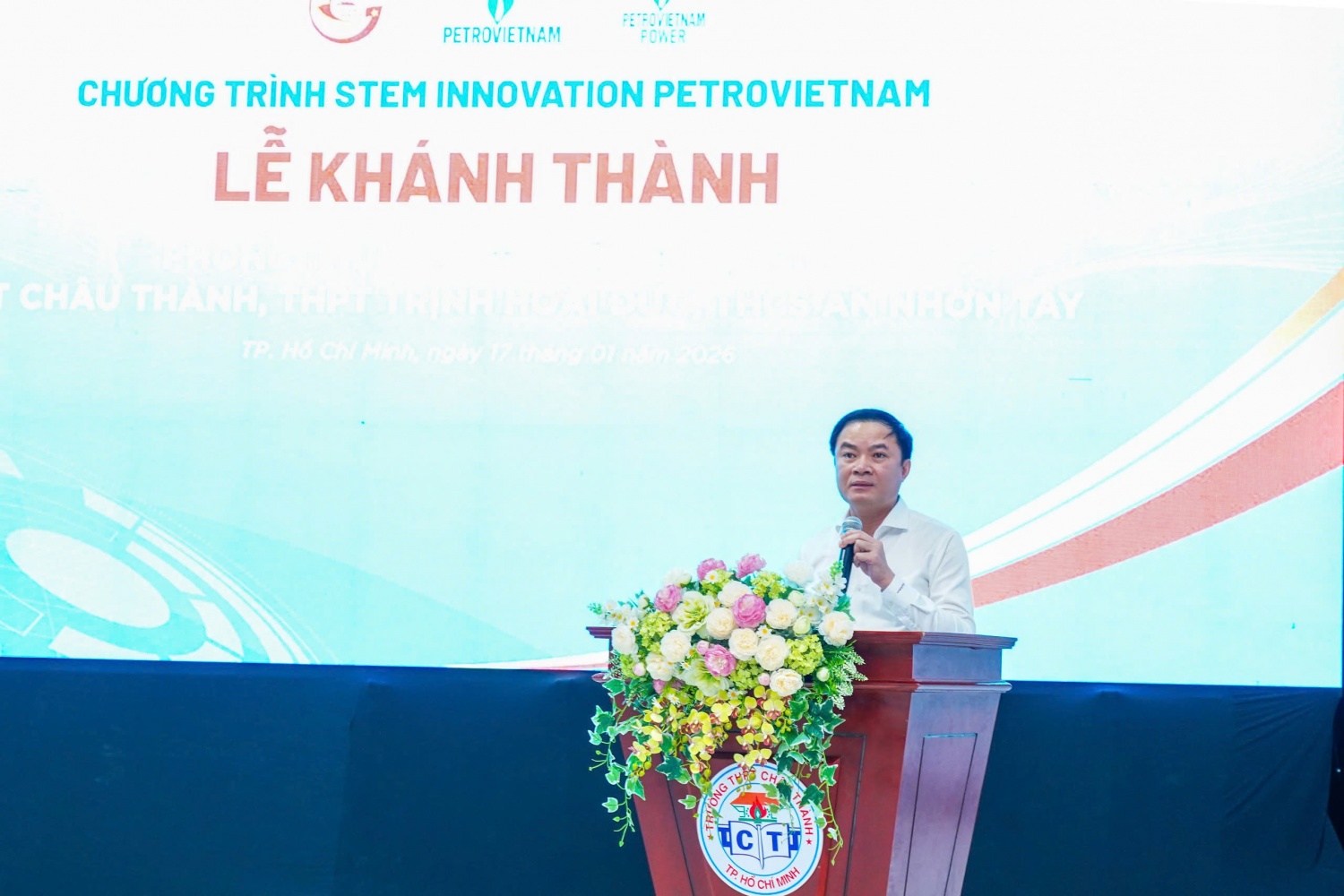 Ông Lê Ngọc Sơn, Bí thư Đảng ủy, Chủ tịch HĐTV Petrovietnam nhấn mạnh, đầu tư cho giáo dục STEM chính là đầu tư cho con người và cho tương lai phát triển của đất nước.