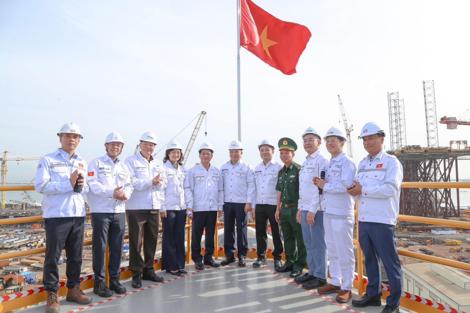 Ngày 18/8/2025, Phó Thủ tướng Chính phủ Bùi Thanh Sơn cùng đoàn công tác của Chính phủ đã đến thăm Trung tâm Công nghiệp Năng lượng và Hậu cần Kỹ thuật PTSC.