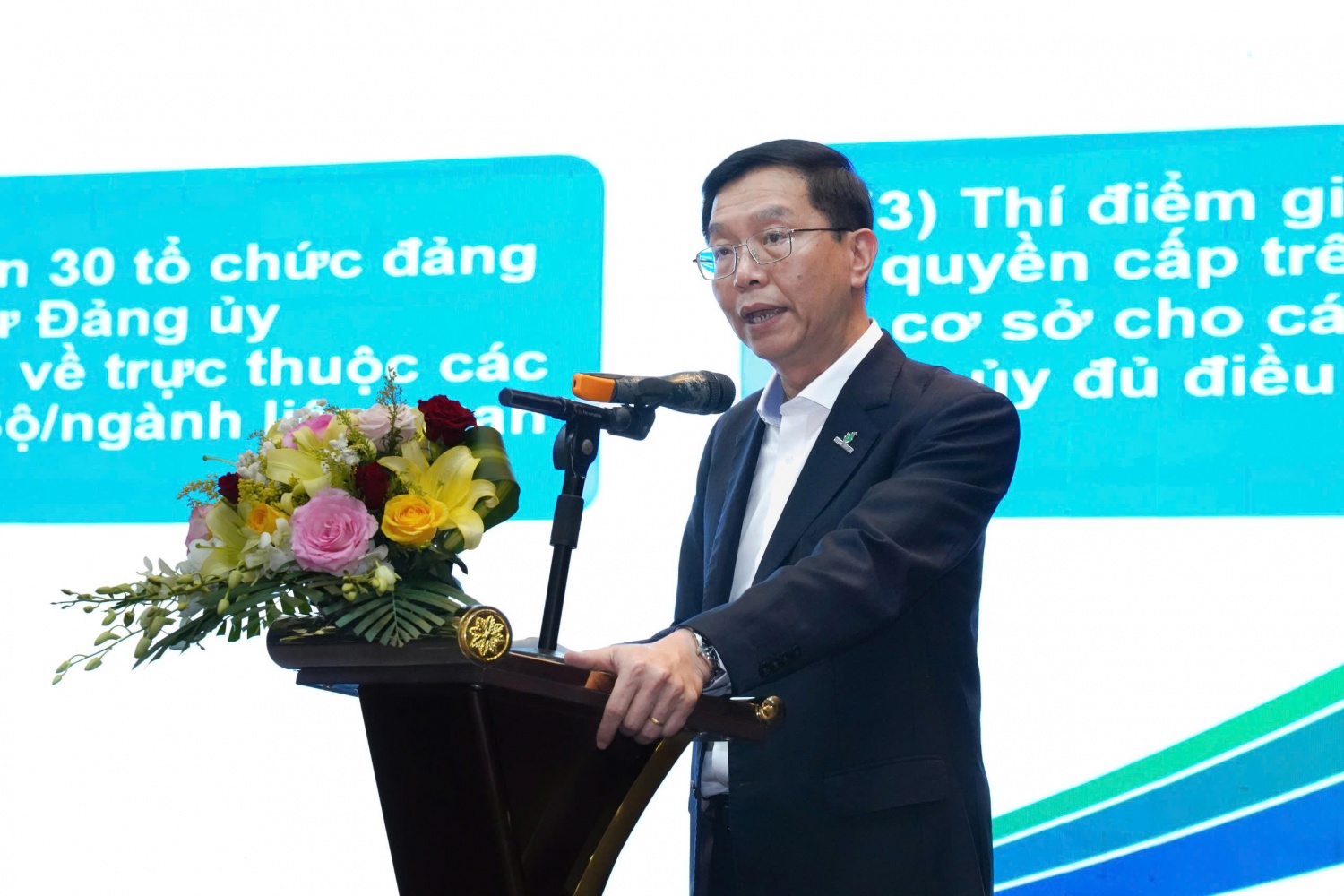 Chuyên đề triển khai thực hiện Kết luận số 208-KL/TW của Bộ Chính trị, do đồng chí Trần Quang Dũng - Phó Bí thư thường trực Đảng ủy Tập đoàn trình bày.