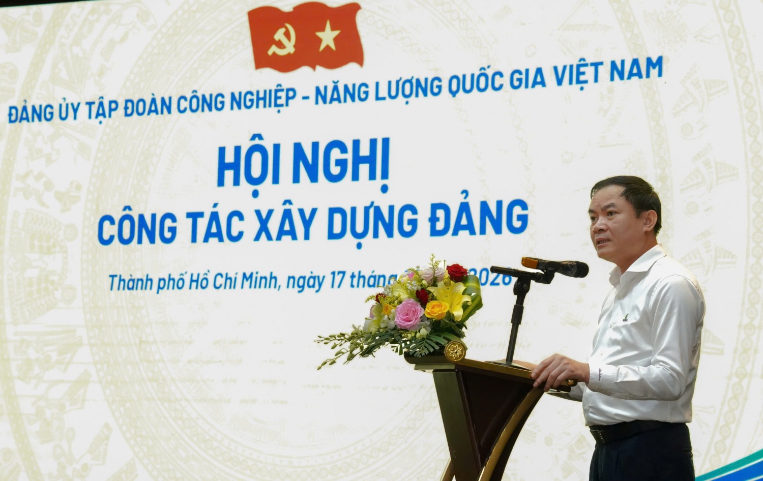 Đồng chí Lê Ngọc Sơn – Bí thư Đảng ủy, Chủ tịch HĐTV Petrovietnam nhấn mạnh mục tiêu chính trị xuyên suốt của Đảng bộ Tập đoàn trong nhiệm kỳ mới, đồng thời xác định việc triển khai Kết luận 208 là nhiệm vụ chính trị quan trọng, yêu cầu sự thống nhất cao từ Tập đoàn đến từng cấp ủy, từng cán bộ, đảng viên.