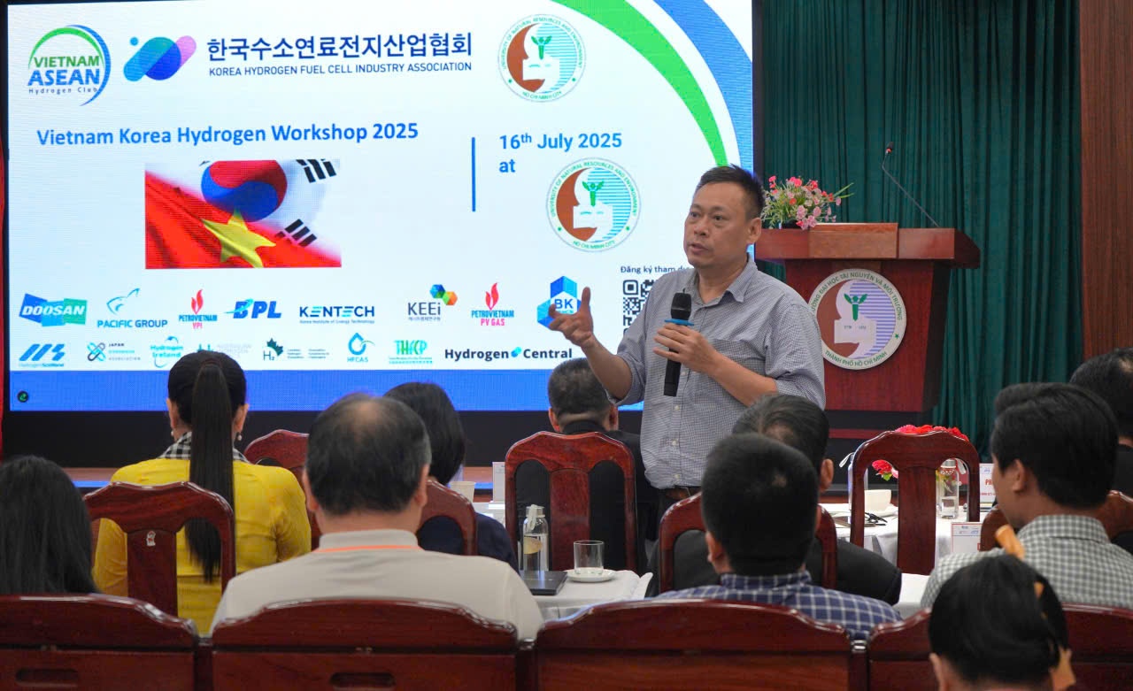 TS Nguyễn Hữu Lương - Chuyên gia cao cấp Viện Dầu khí Việt Nam (VPI): DNNN đi trước trong giai đoạn rủi ro cao, sau đó kéo tư nhân và vốn quốc tế vào khi các tiêu chuẩn pháp lý - kỹ thuật đã được hình thành.