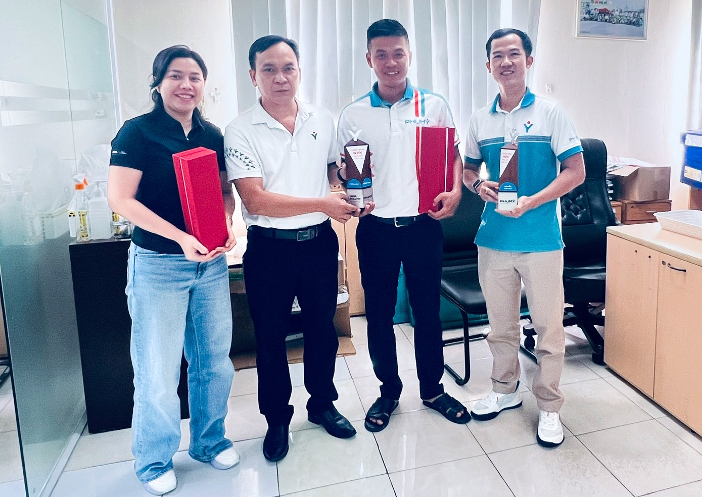 Những gương mặt nổi bật, có đóng góp quan trọng vào hành trình chinh phục 1 triệu tấn NPK Phú Mỹ được vinh danh.