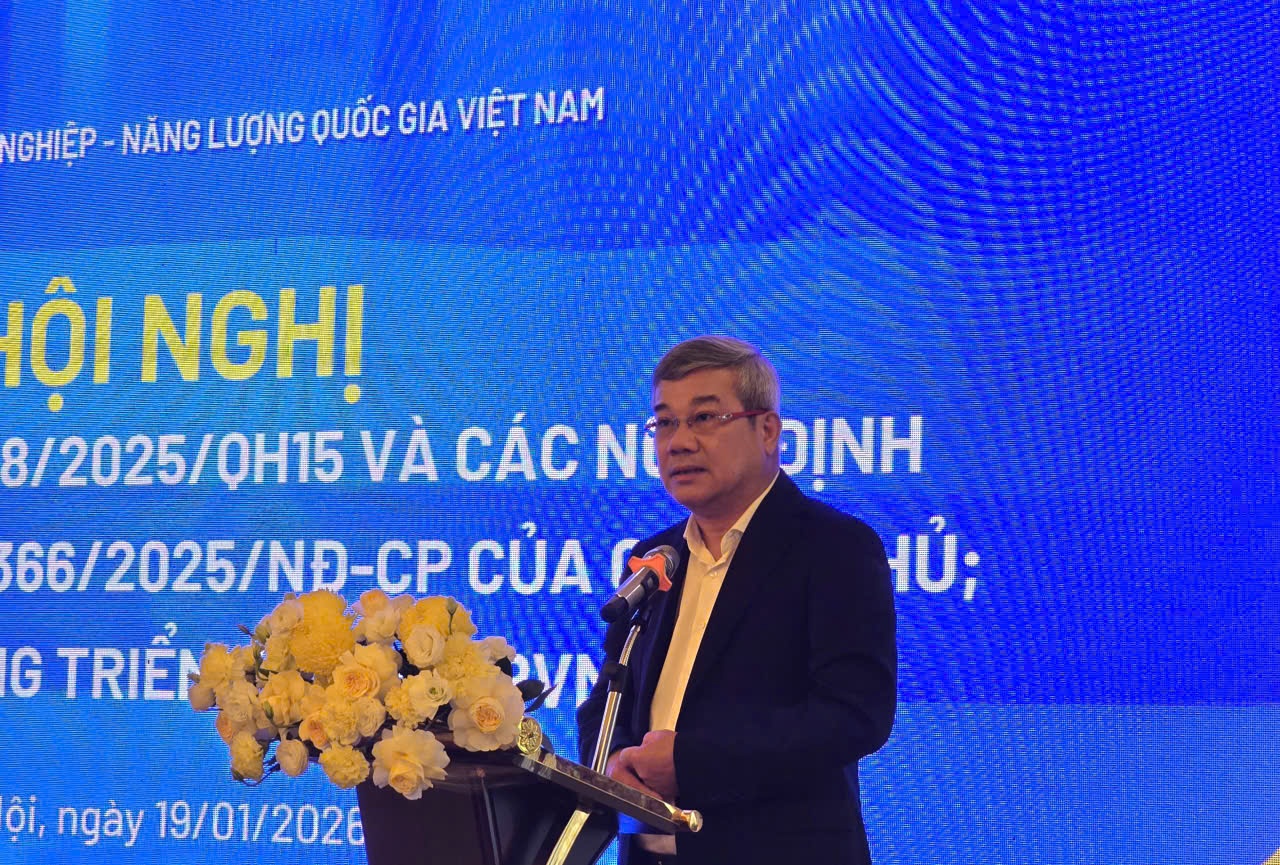 Ông Đỗ Chí Thanh, Phó Tổng Giám đốc Petrovietnam đề nghị các đơn vị tham dự Hội nghị chủ động trao đổi, thảo luận, làm rõ các khó khăn, vướng mắc phát sinh trong quá trình thực hiện; đồng thời đề xuất các giải pháp phù hợp với thực tiễn hoạt động của đơn vị và của Tập đoàn.