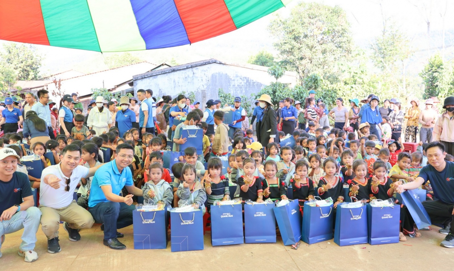 Chương trình thiện nguyện “Áo ấm mùa đông” năm 2025 được tổ chức tại xã Đăk Mar, tỉnh Quảng Ngãi.