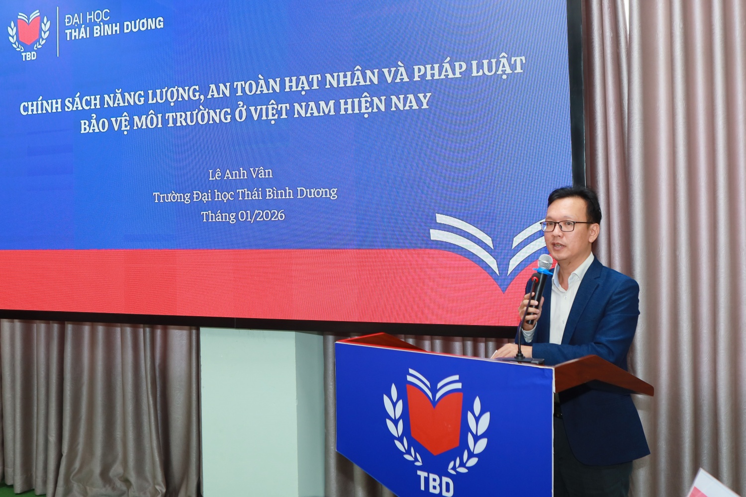 TS Lê Anh Vân – Phó Hiệu trưởng Trường Đại học Thái Bình Dương đưa ra các thông tin về các yêu cầu nghiêm ngặt về an toàn kỹ thuật, khung pháp luật Việt Nam hiện nay đối với các Nhà máy điện hạt nhân.