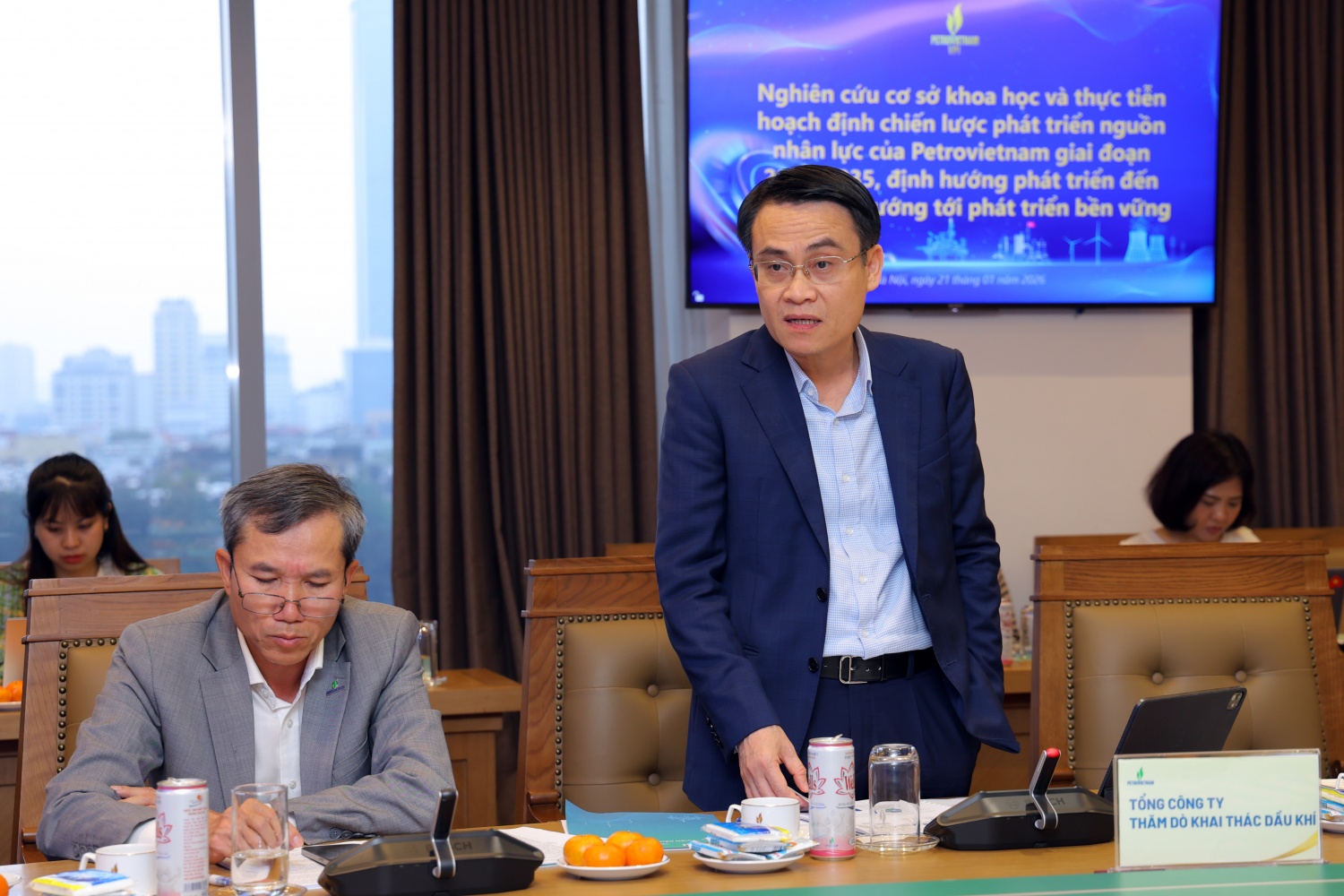 Chủ tịch HĐTV PVEP Trương Quốc Lâm trao đổi ý kiến thảo luận tại Hội thảo.