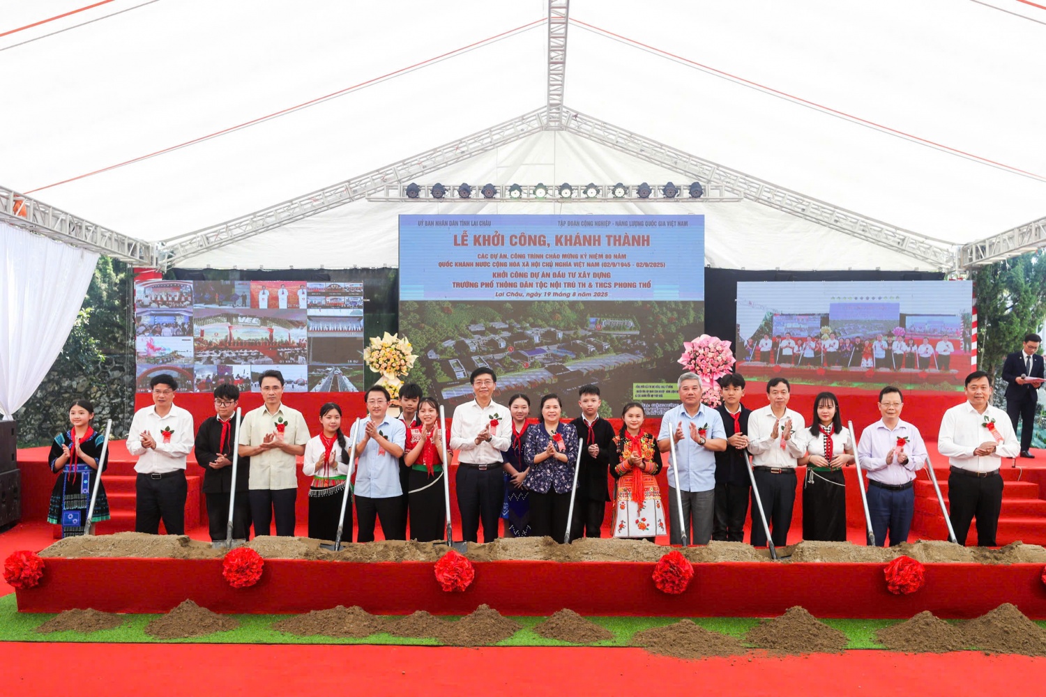 Nghi thức khởi công dự án xây dựng Trường Phổ thông nội trú liên cấp Tiểu học và THCS Phong Thổ, ngày 19/8/2025.