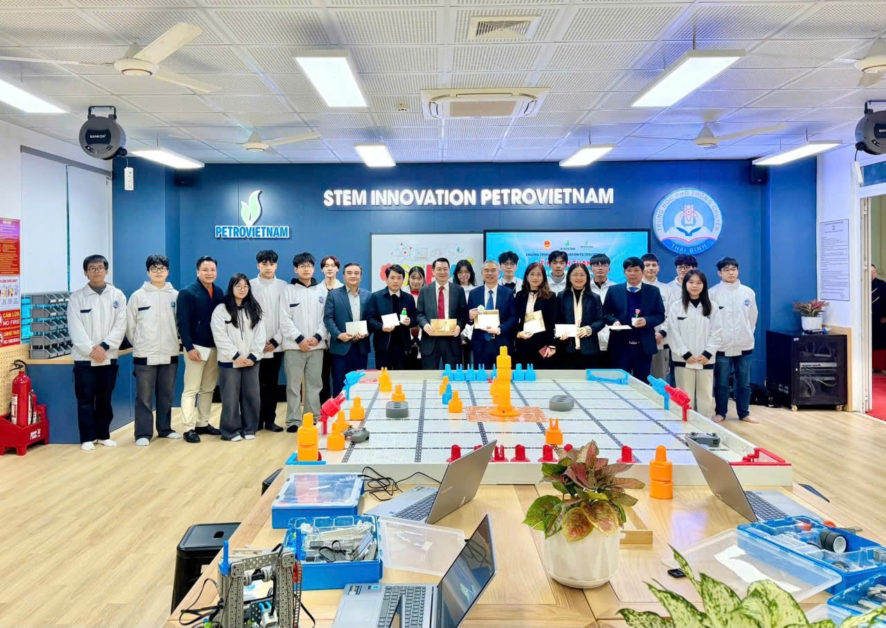 Thầy Phạm Công Sính: STEM là môi trường phù hợp để các em thể hiện năng lực, khát vọng và định hướng nghề nghiệp sớm theo các ngành khoa học - công nghệ.