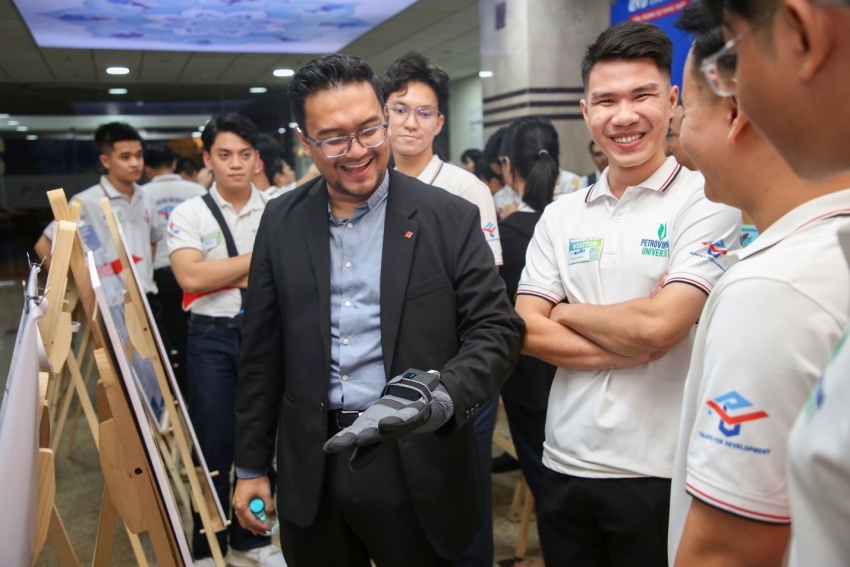 Đoàn PVU tham gia sự kiện triển lãm Poster và giới thiệu sản phẩm.<