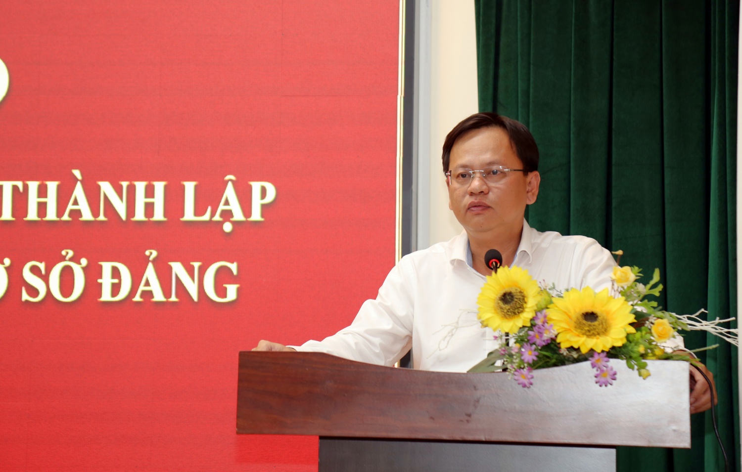 Đồng chí Lê Quang Nam khẳng định sẽ quan tâm lãnh đạo, tạo điều kiện để Đảng bộ sớm ổn định tổ chức, duy trì nền nếp sinh hoạt đảng.