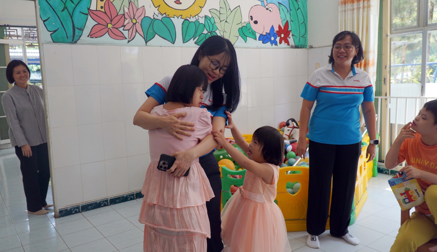 PVOIL thăm, sẻ chia với các em nhỏ tại Mái ấm Thiên Phước