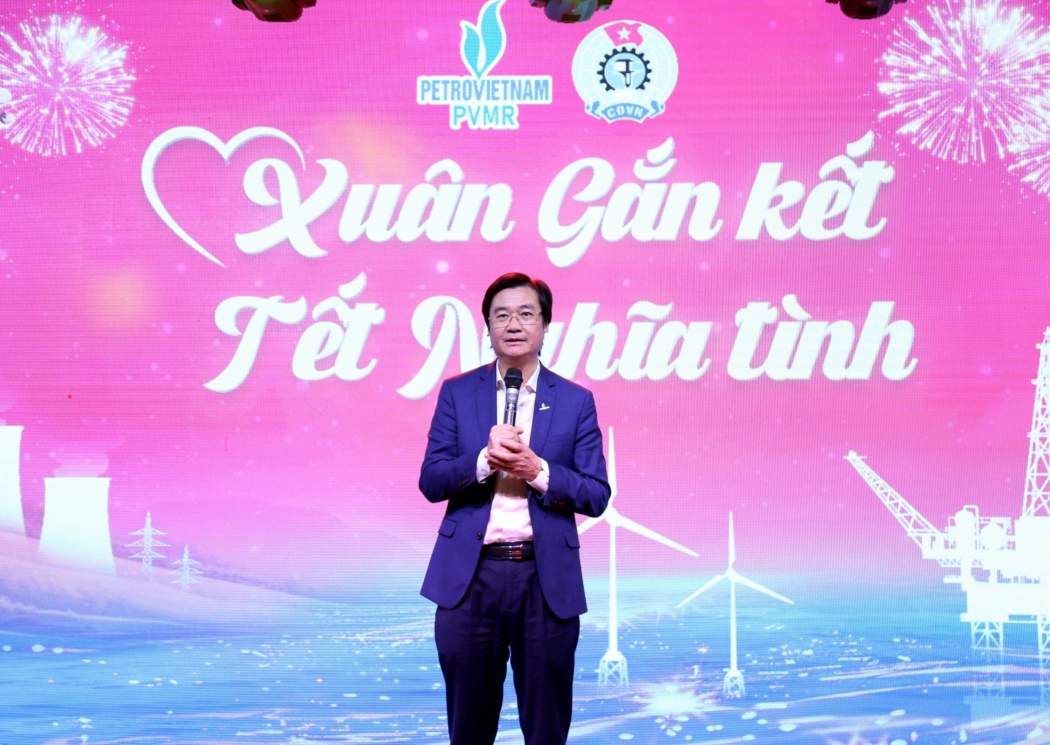 Ông Nguyễn Mạnh Kha - Ủy viên BCH Đảng bộ, Chủ tịch Công đoàn Petrovietnam: “Xuân gắn kết - Tết nghĩa tình” không chỉ là hoạt động gặp gỡ đầu xuân mà còn góp phần kết nối văn hóa doanh nghiệp, lan tỏa tinh thần “Khát vọng - Tiên phong - Trách nhiệm - Nghĩa tình” trong toàn hệ thống.