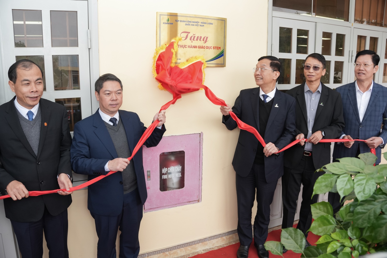 Đoàn công tác Petrovietnam khánh thành 3 phòng giáo dục thực hành STEM tại 3 trường THCS Vĩnh Trại, THPT Chuyên Chu Văn An và THPT Chi Lăng thuộc địa bàn tỉnh Lạng Sơn.