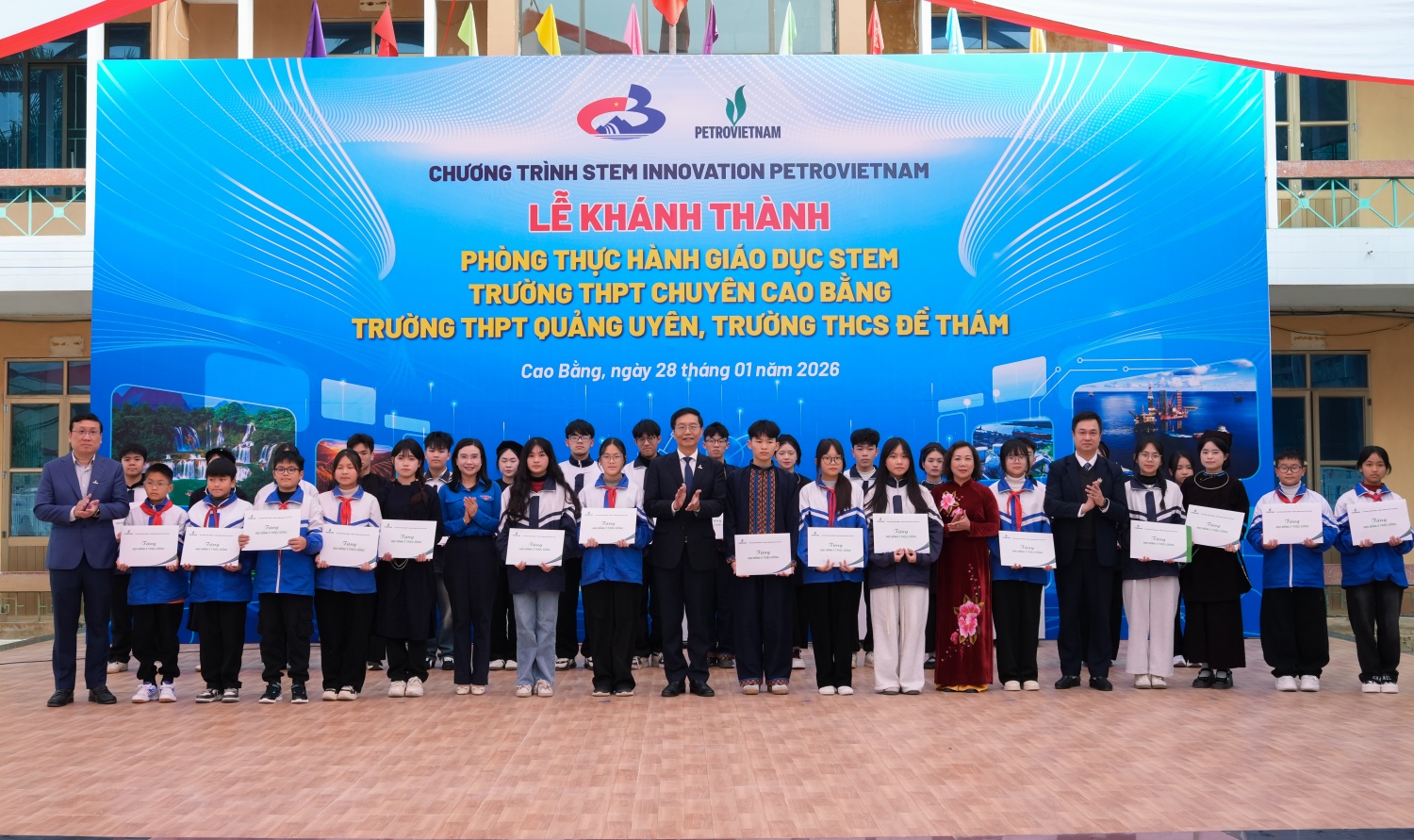 Những suất học bổng tuy giá trị vật chất không lớn nhưng mang ý nghĩa tinh thần sâu sắc, góp phần tiếp thêm niềm tin và nghị lực để các em vượt qua khó khăn, nuôi dưỡng ước mơ học tập.