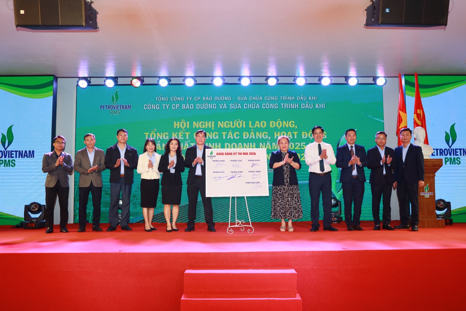 Đại diện PVMR và PMS chứng kiến nghi thức ký kết giao ước thi đua năm 2026 của các phòng ban chức năng của PMS.